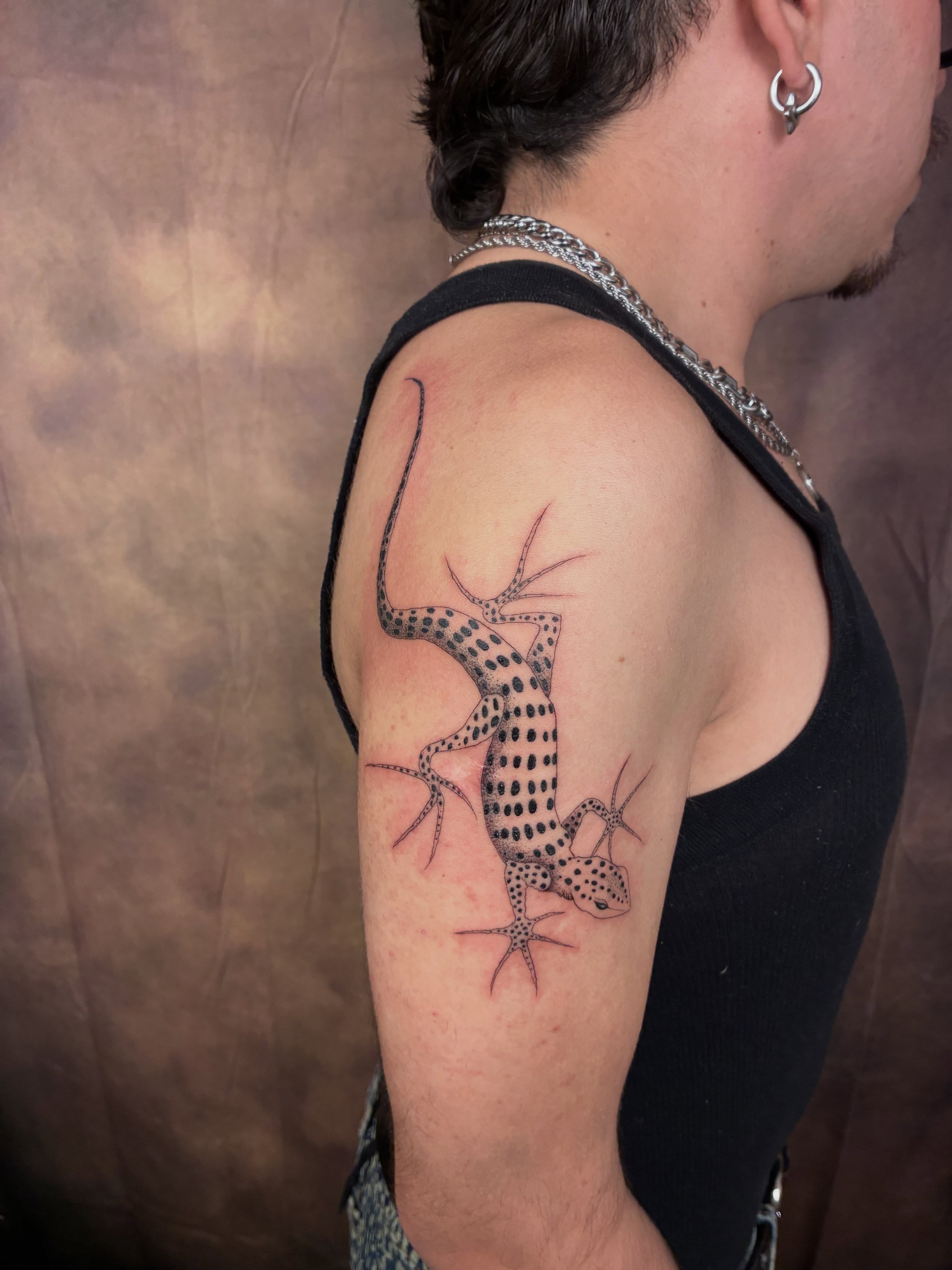 Gecko dotwork tattoo on the shoulder by ∘≁≀Gæish∀ ⍕ ◯⊂ⅇl⌾tl≀≁∘