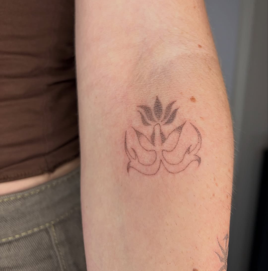 Lotus flower minimalist tattoo on the forearm by 🌀☁️kath☁️🥀