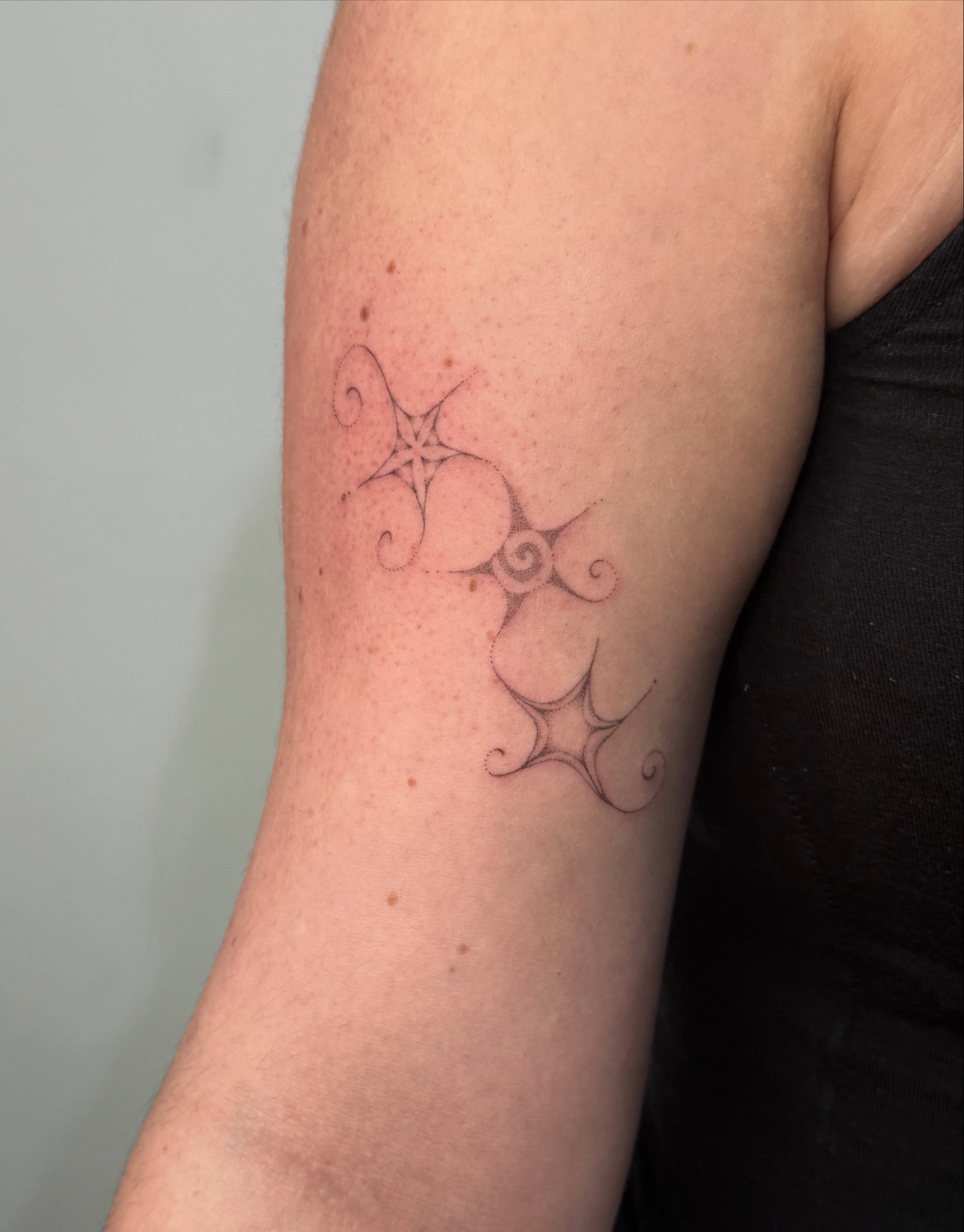 Geometric design geometric tattoo on the forearm by Soomin