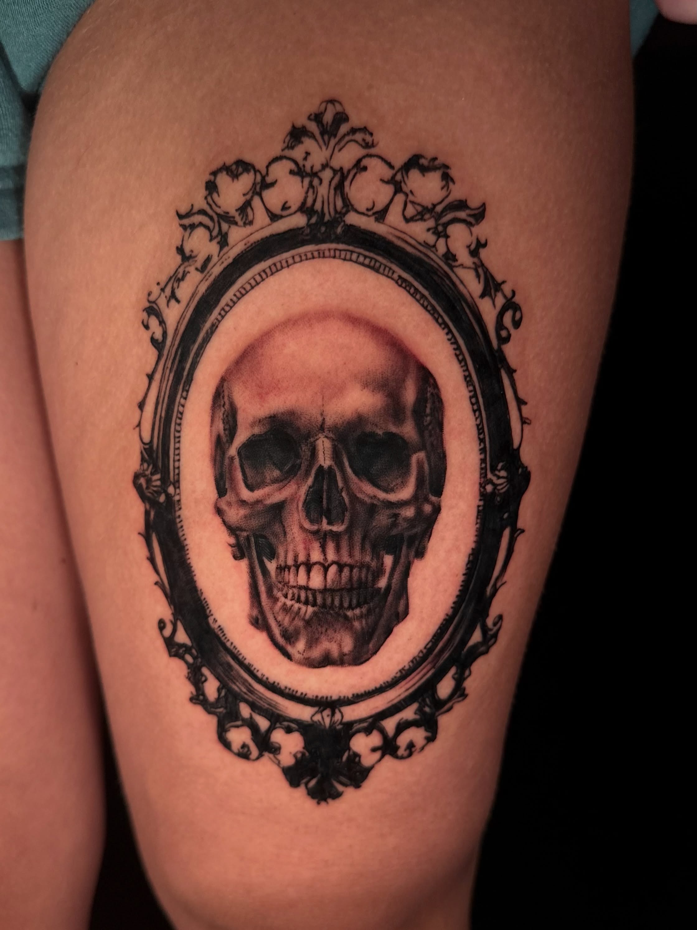 Skull realism tattoo on the thigh by Ava Nilou
