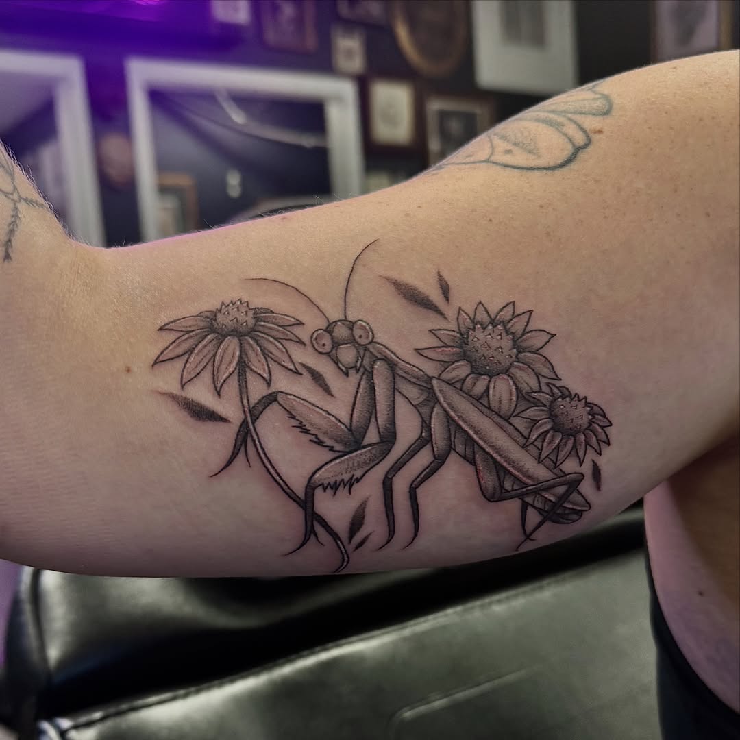 Praying mantis and flowers realism tattoo on the forearm by Kat Bennett