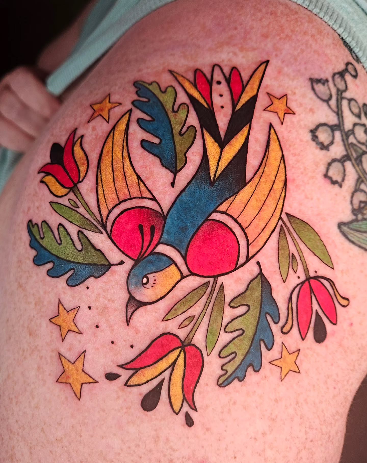 Bird and floral American traditional tattoo on the shoulder by Chloe🌿Tattoos