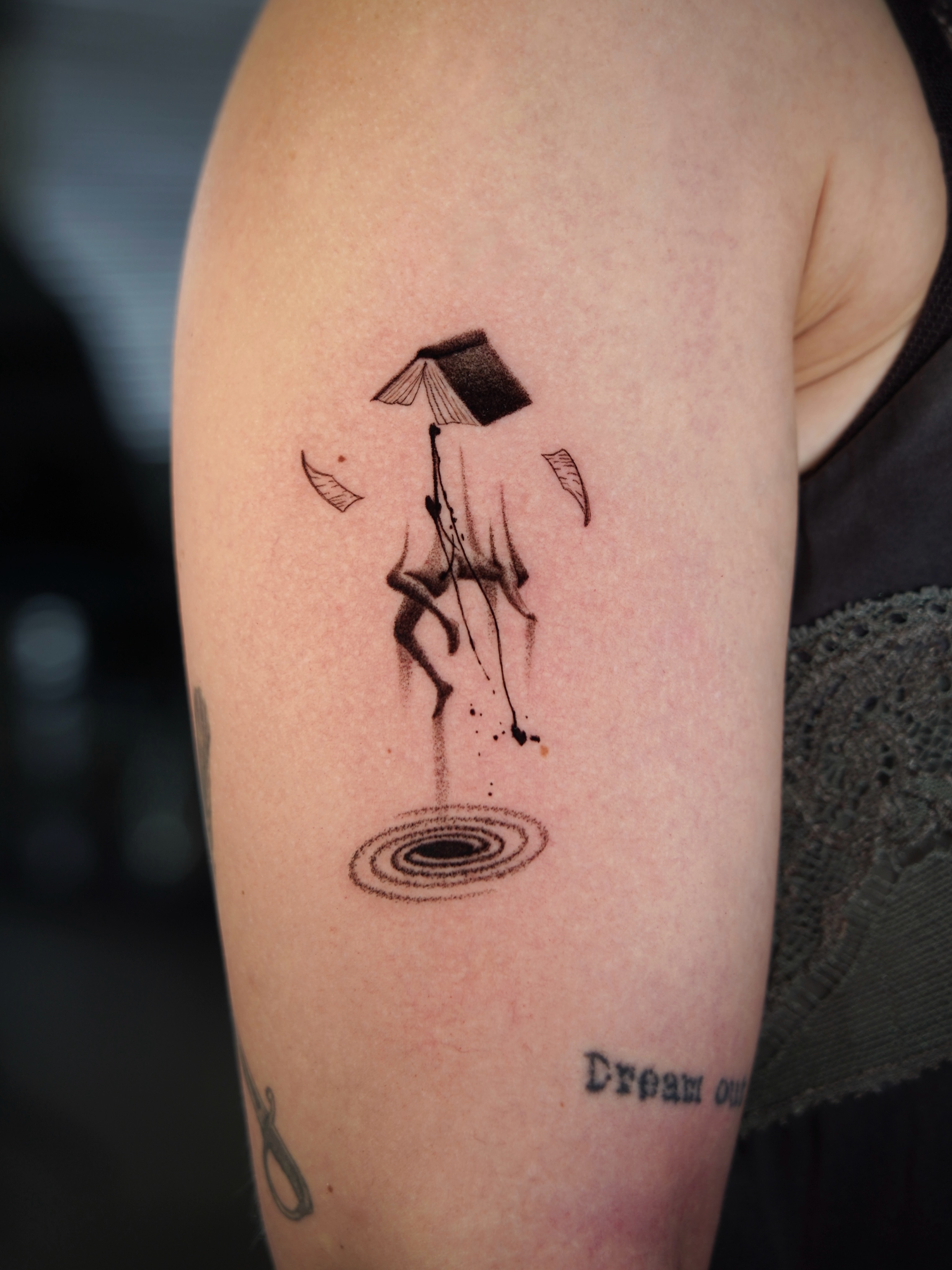 Tattoo by @metinkaraatli — dotwork, minimalist
