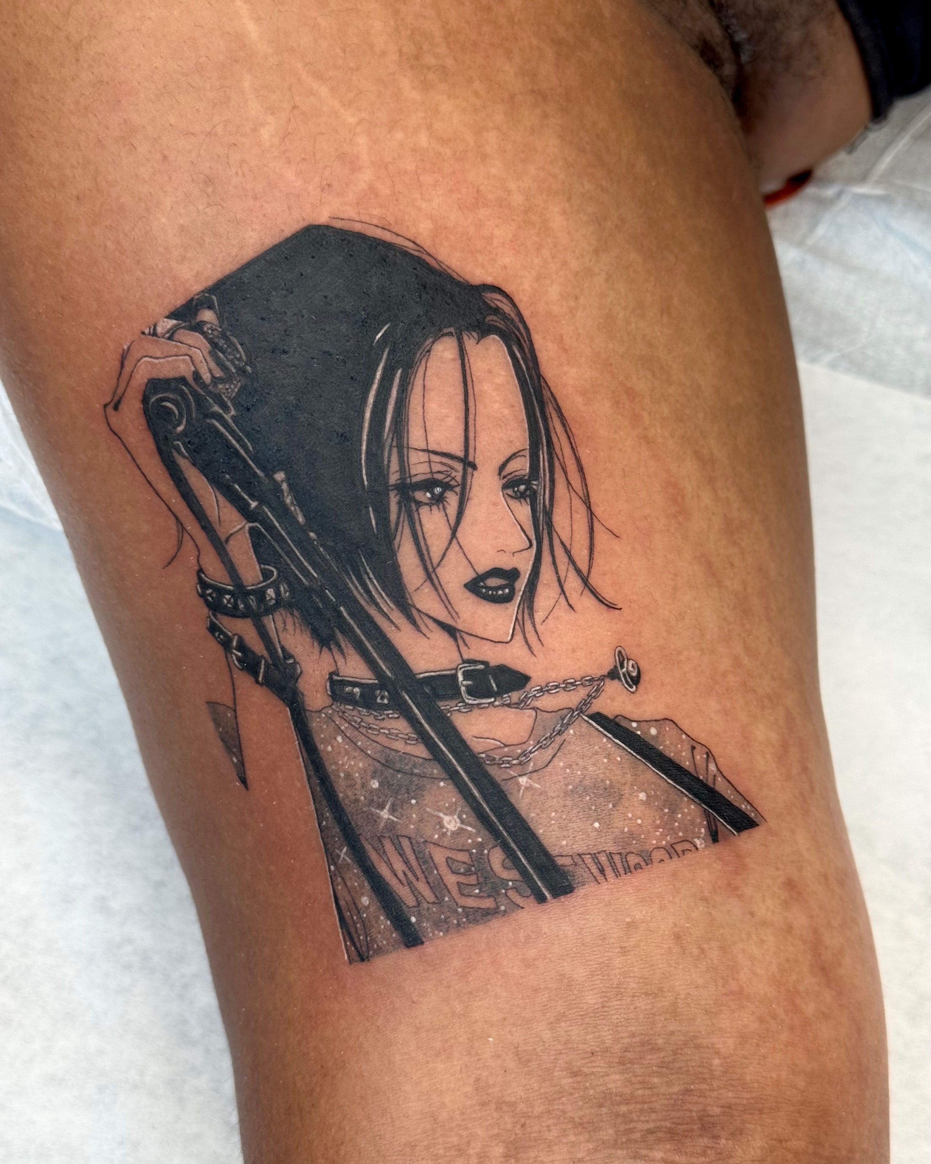 Woman with violin realism tattoo on the thigh by Em Krieg