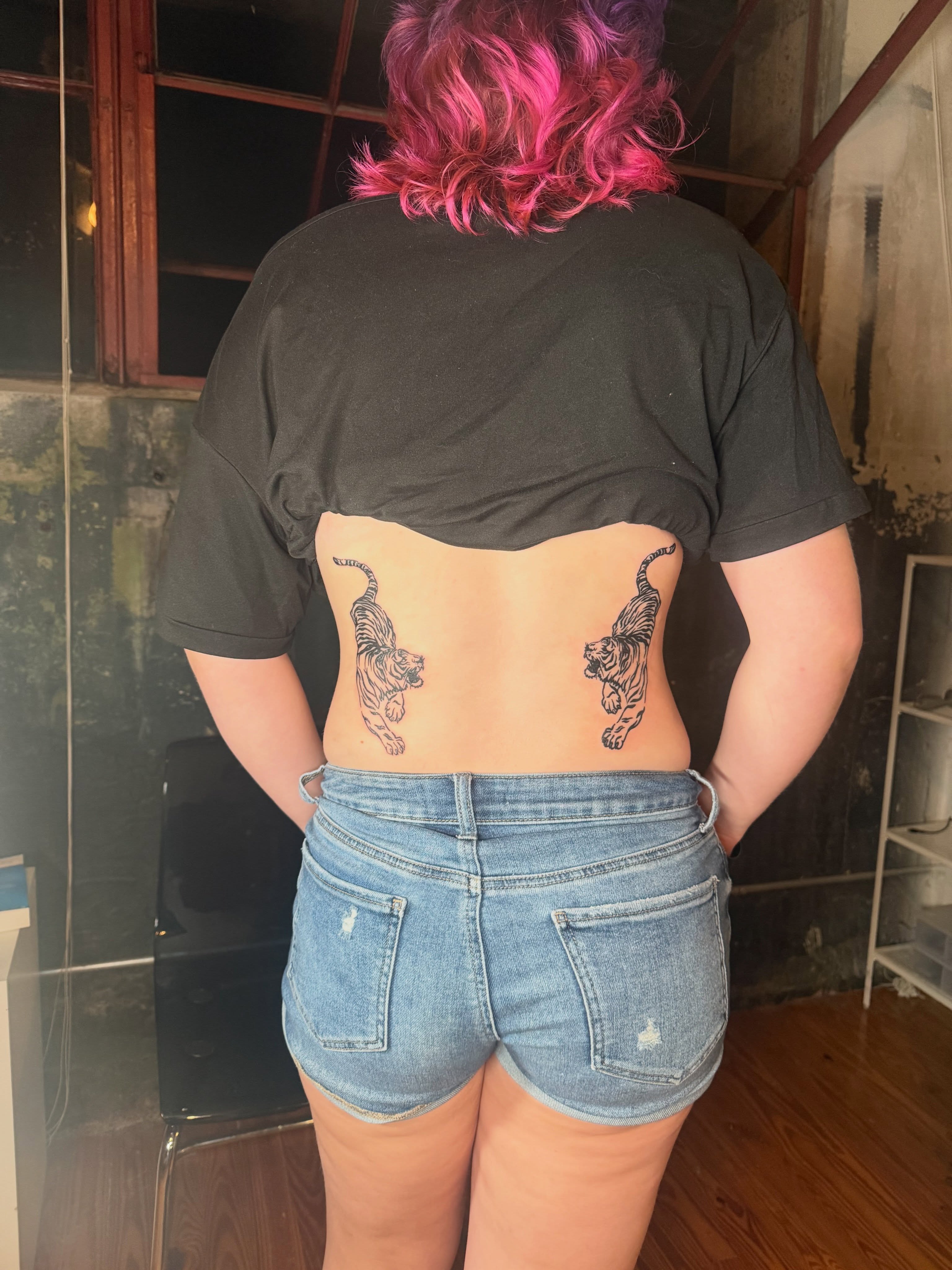Tiger black and grey tattoo on the back by Jose Javier