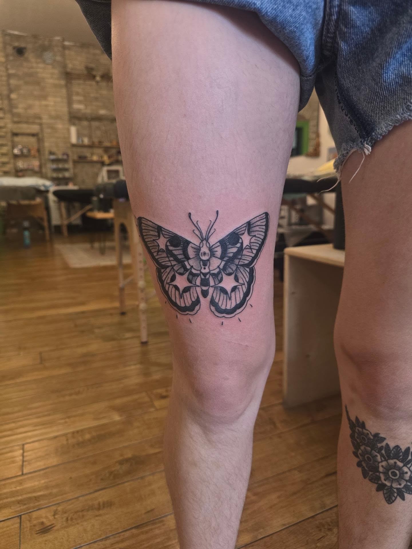 Tattoo by @lorhagarty — black_and_grey