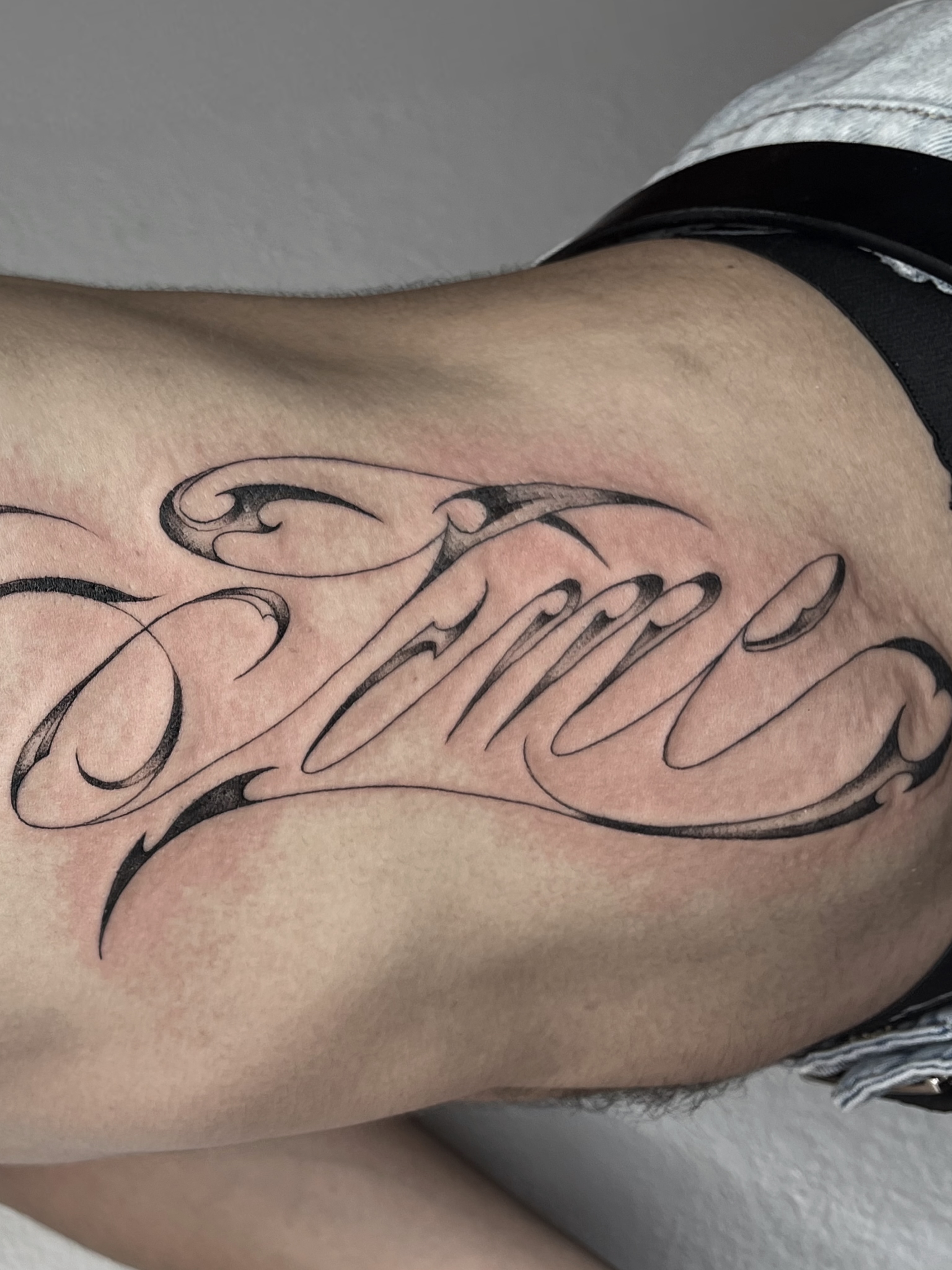 Script lettering lettering script tattoo on the leg by Sara Atamian, San Diego, California