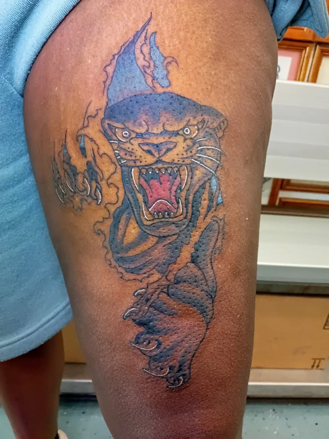 Roaring panther dotwork tattoo on the thigh by Rando Rad