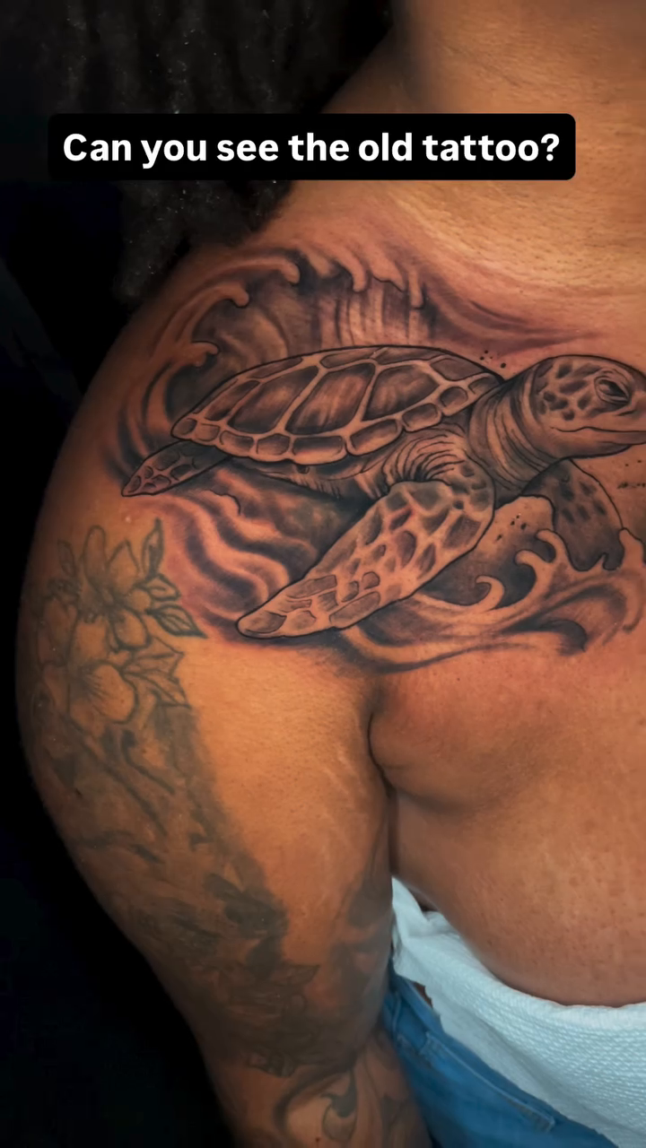 Sea turtle and waves realism tattoo by Shaunboweink