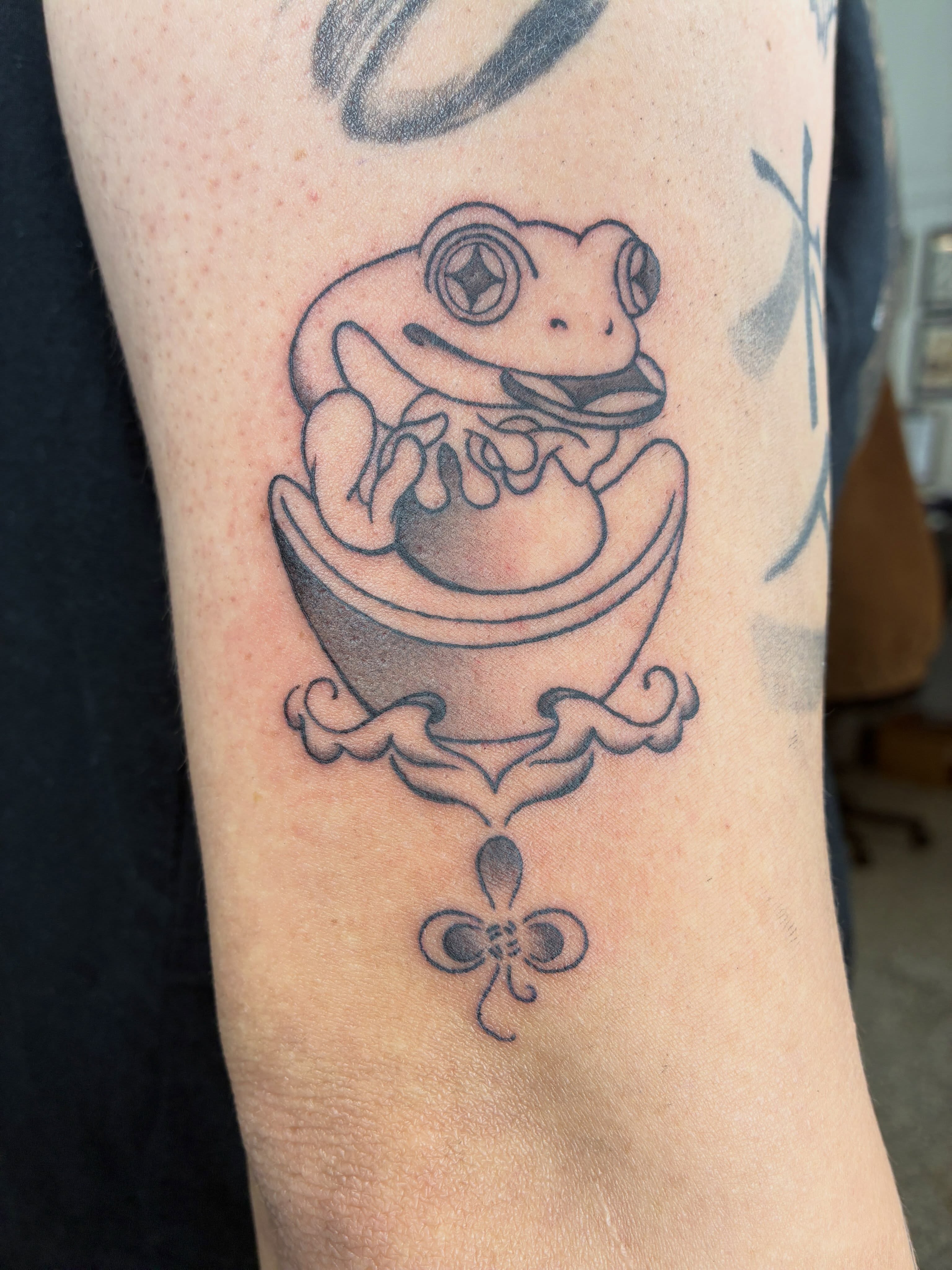 Tattoo by @jellyfishx_ink โ black_and_grey