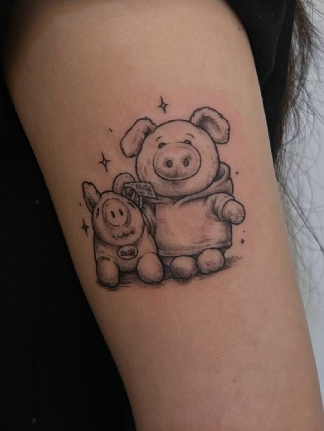 Pig family black and grey tattoo on the forearm by 墨匠紋身|新店店, New Taipei City