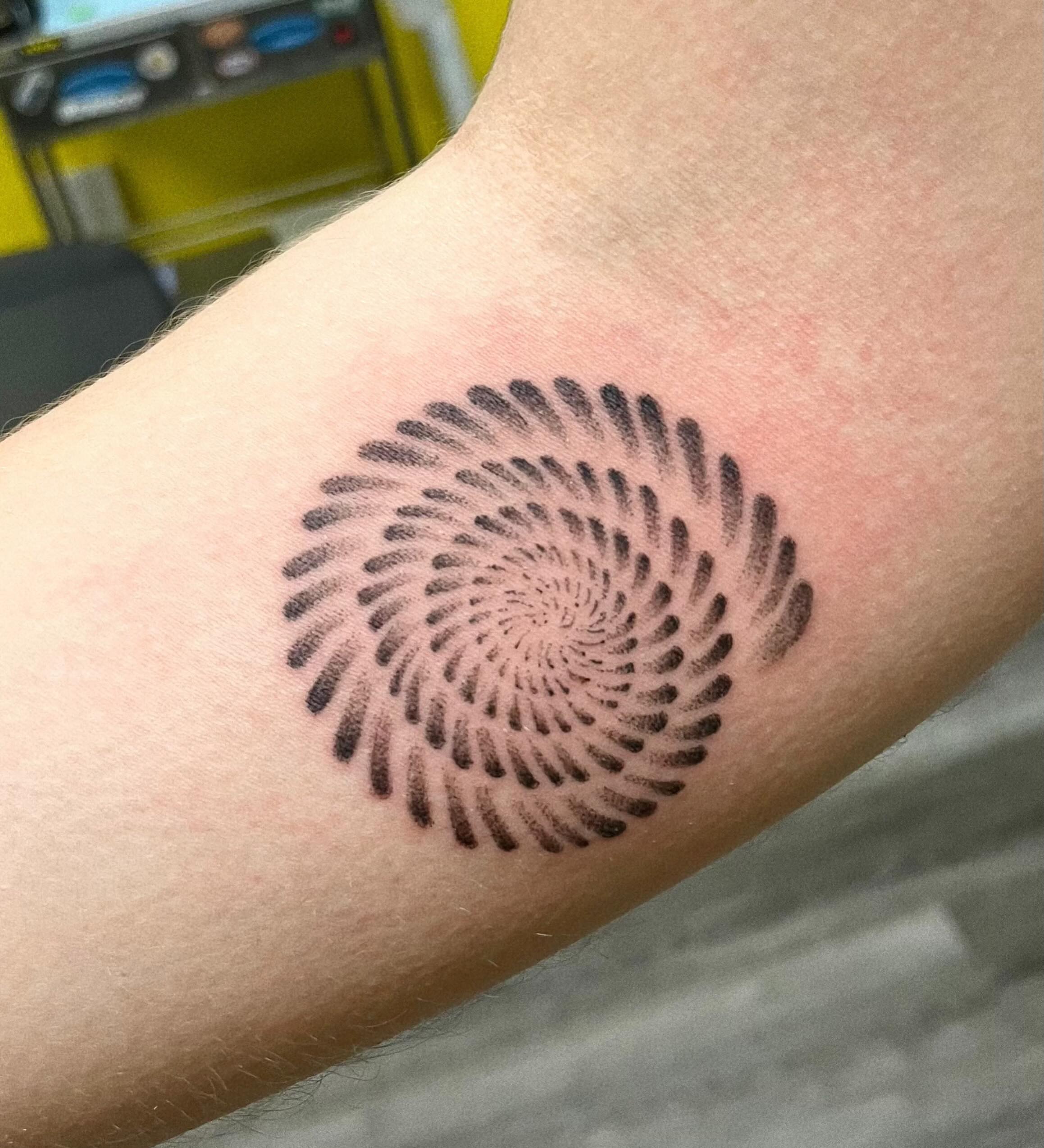 Tattoo by @ta2_echo โ dotwork
