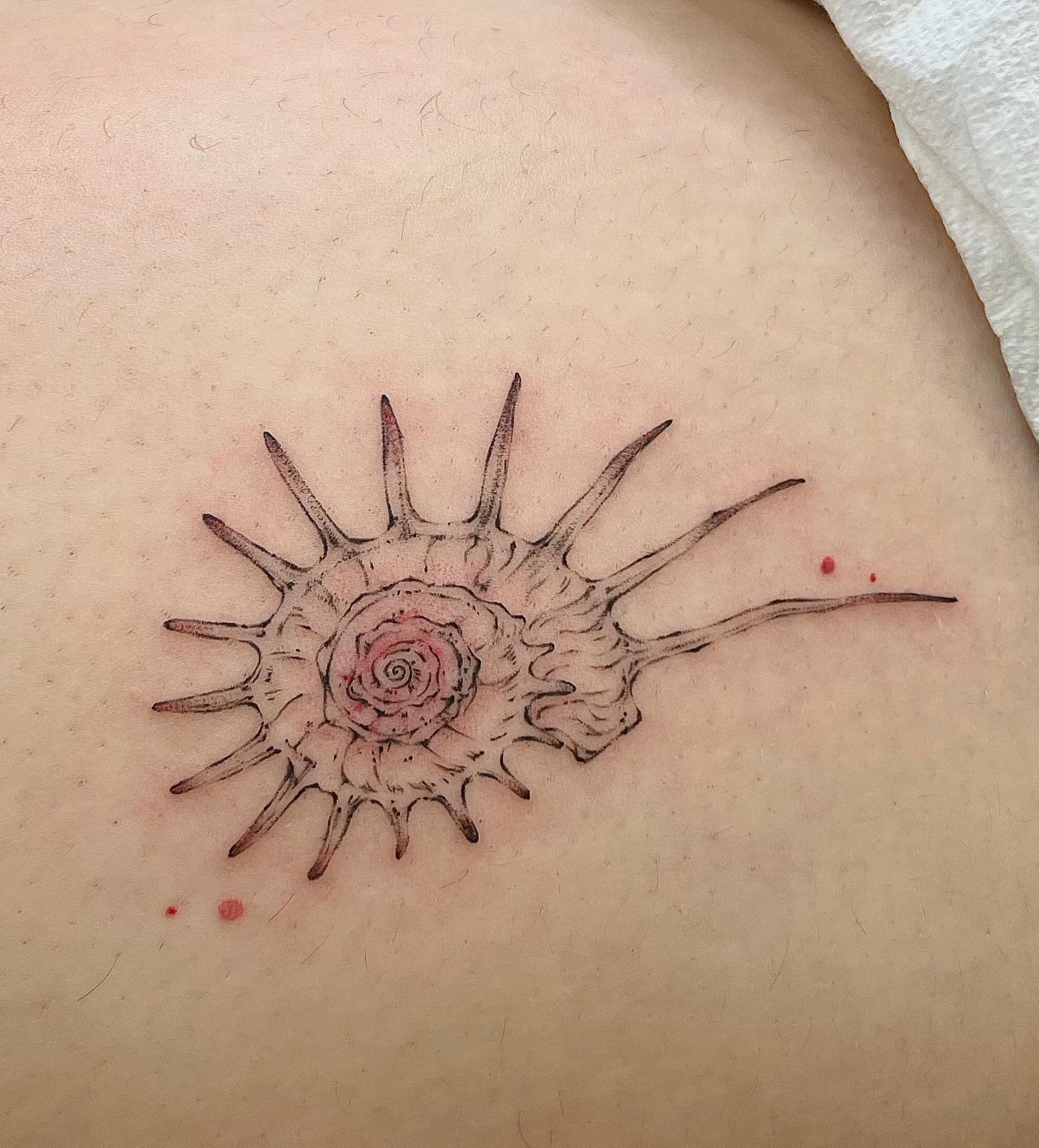 Tattoo by @ta2_echo โ dotwork