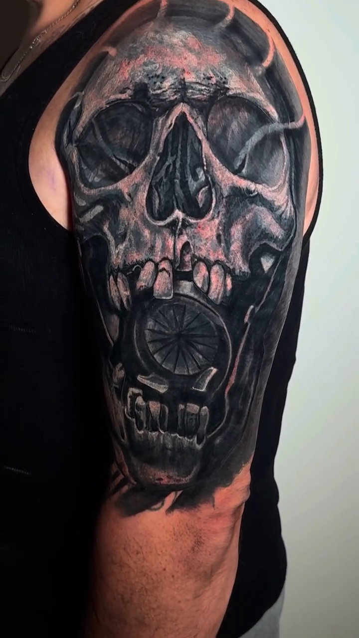Skull with gears realism tattoo by ๐๐๐