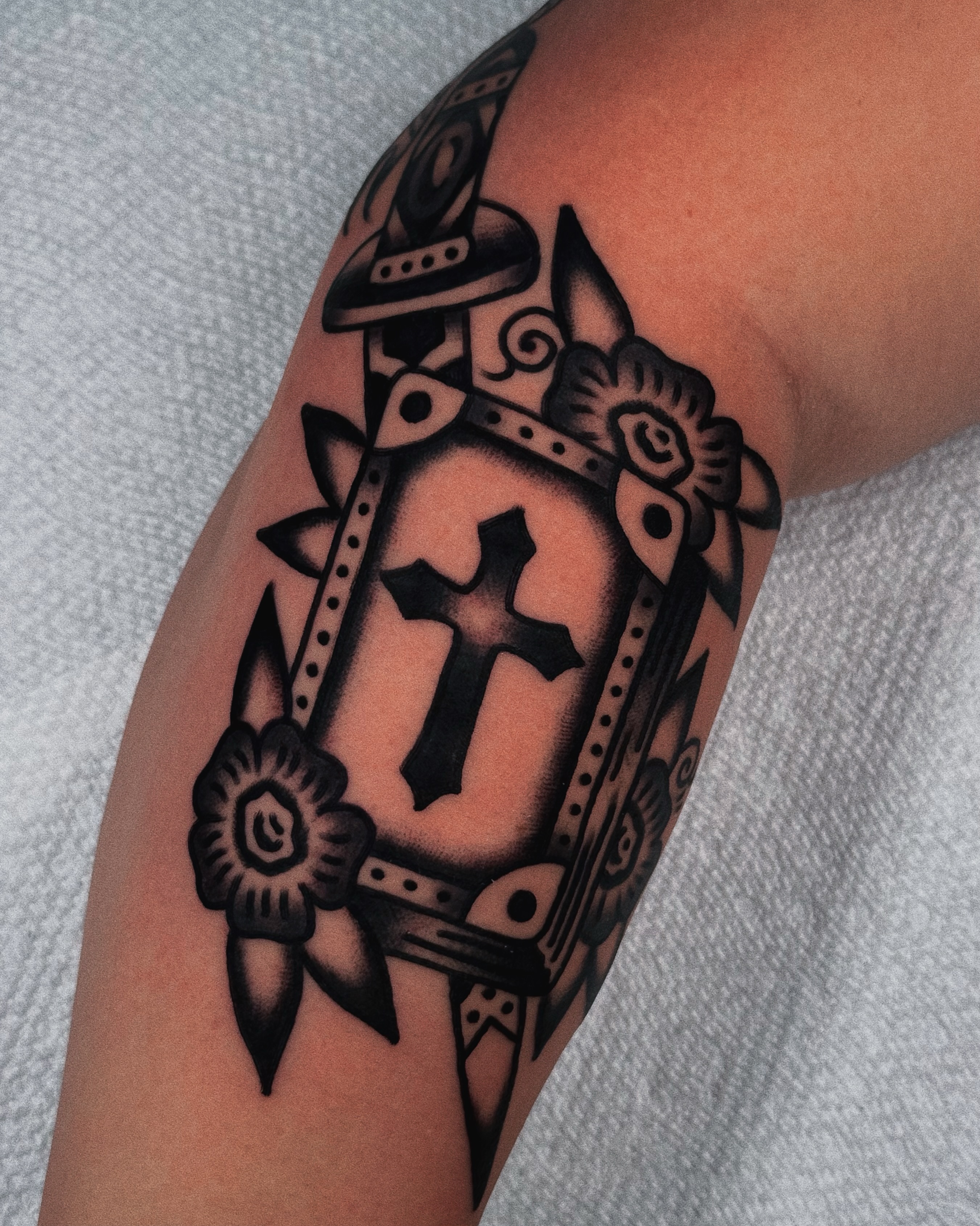 Tattoo by @seanmicheltattoo — black_and_grey