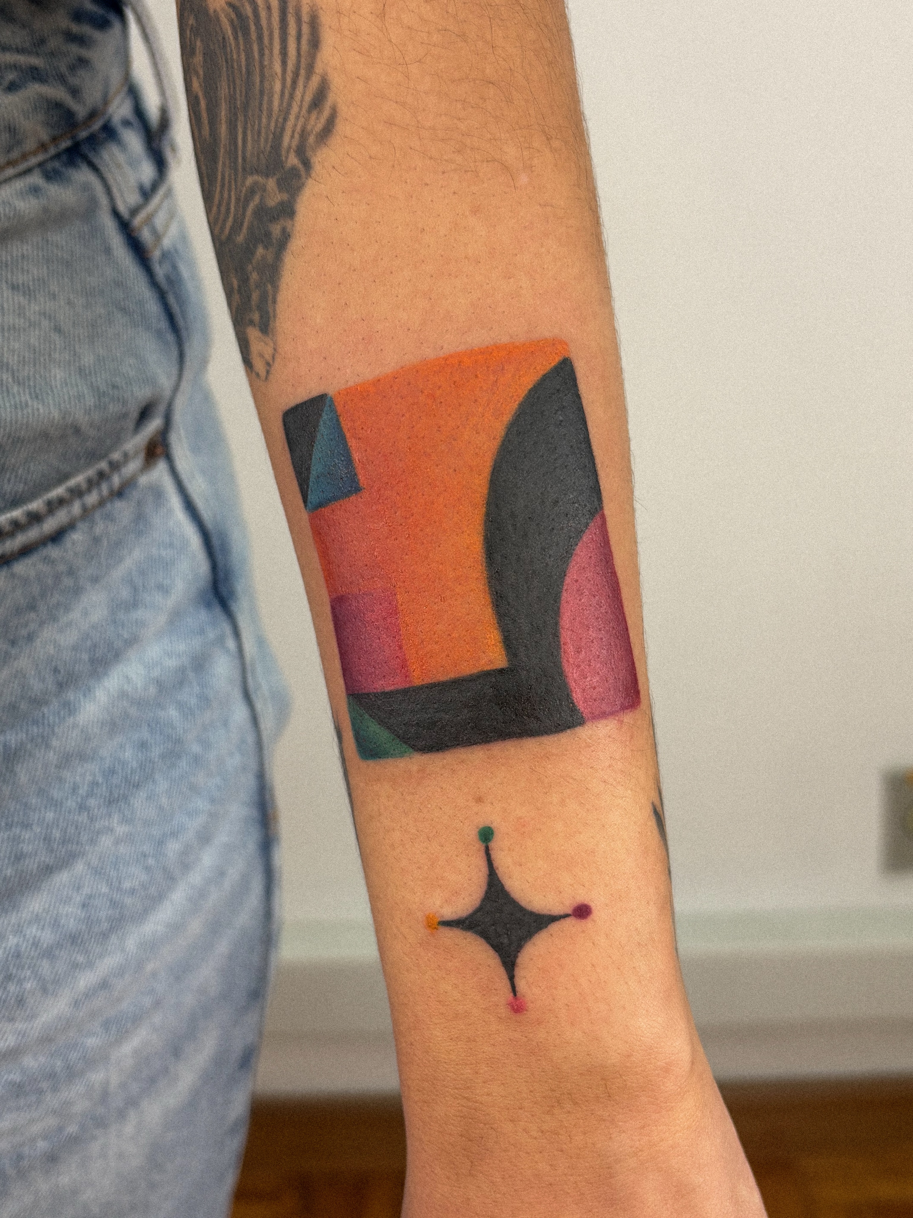 Tattoo by @juliatatua — geometric