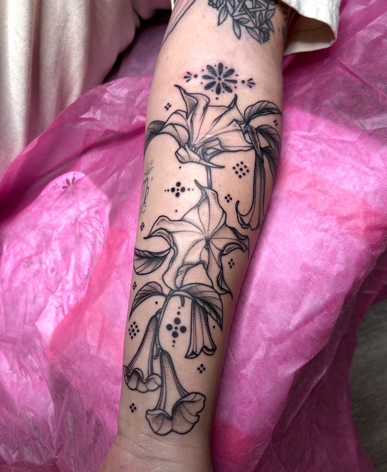 Tattoo by @brianaleflore — dotwork