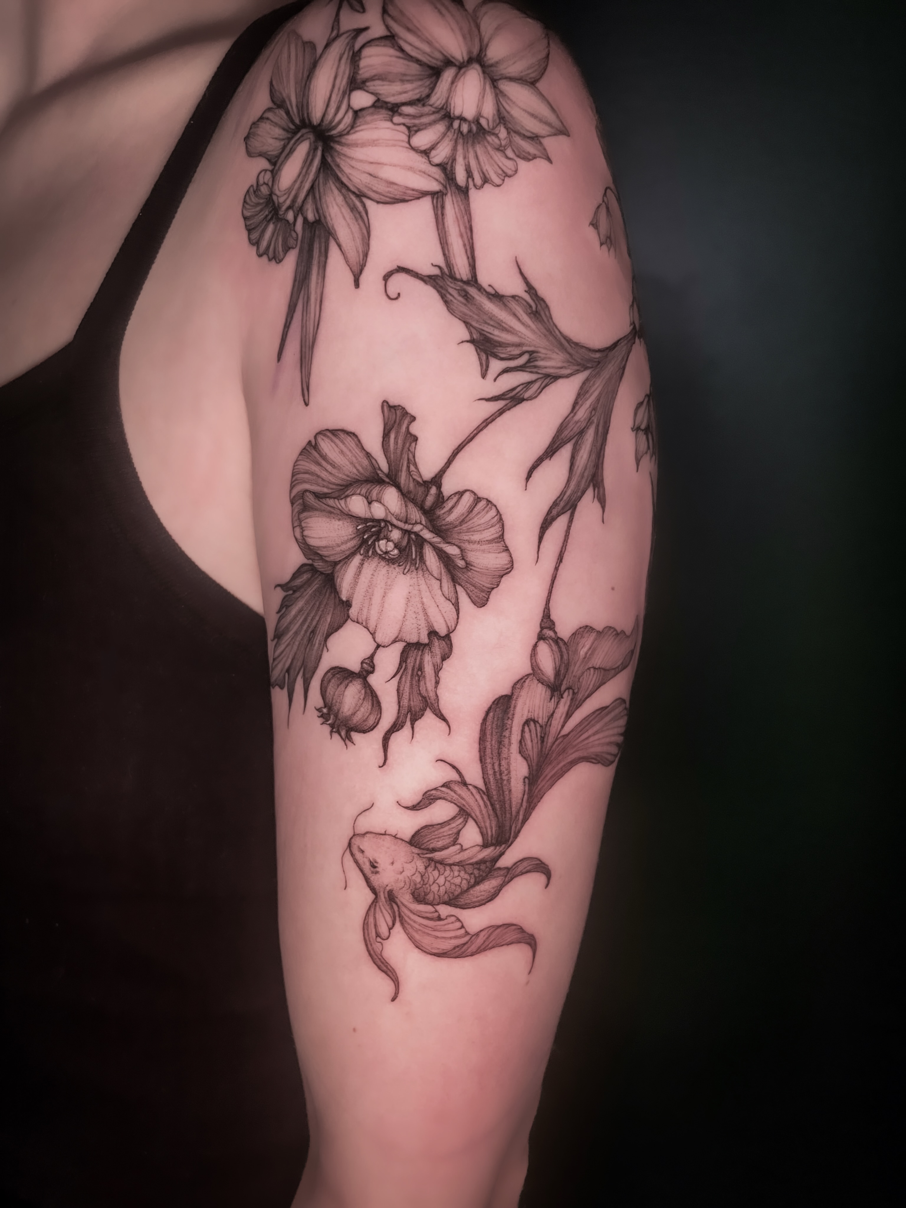Flowers and fish realism tattoo on the forearm by 𝒥𝓊𝓃𝒾𝓅𝑒𝓇 𝒫𝑜𝓈𝓉 (Juju)