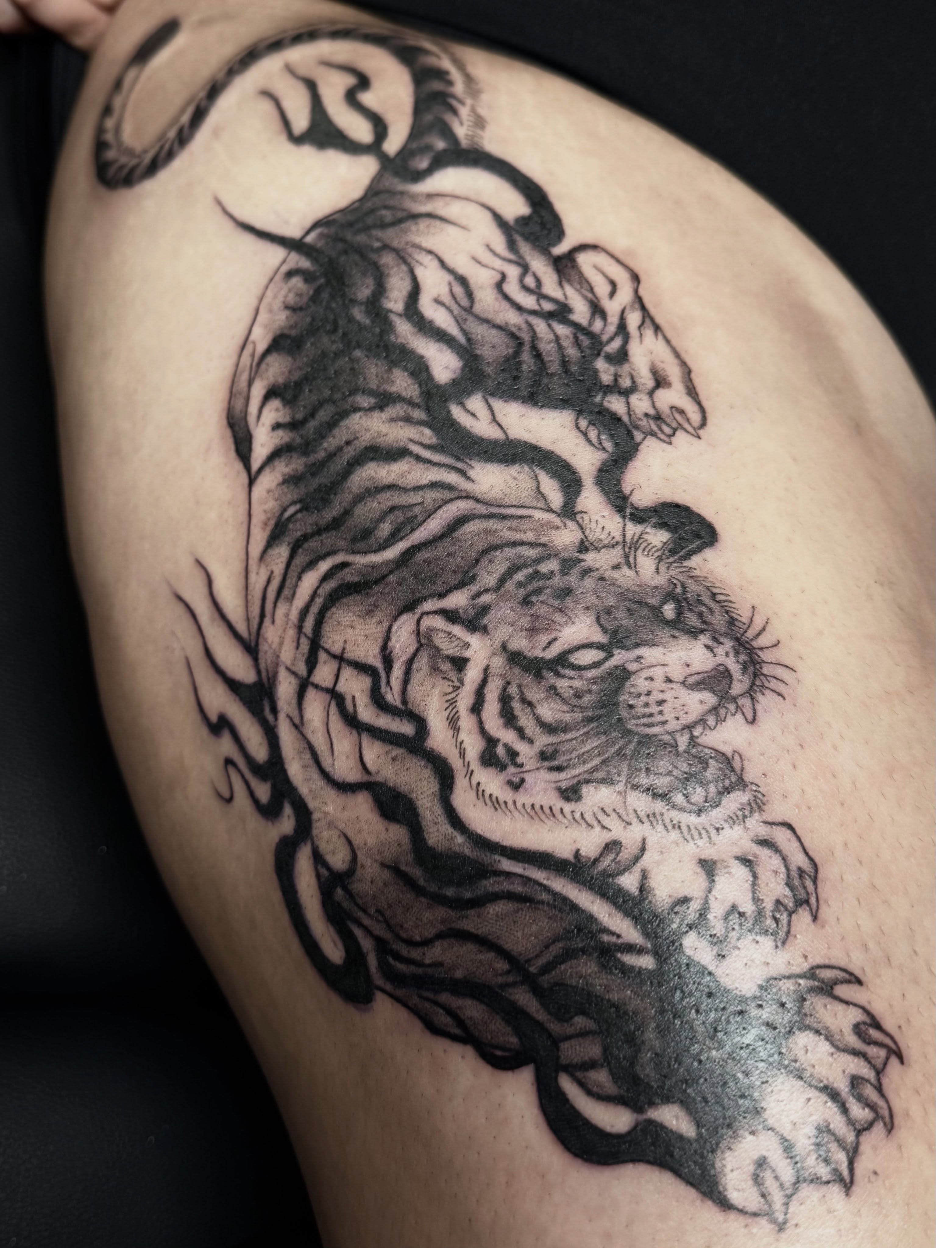 Tiger black and grey tattoo on the thigh by Nat🫧