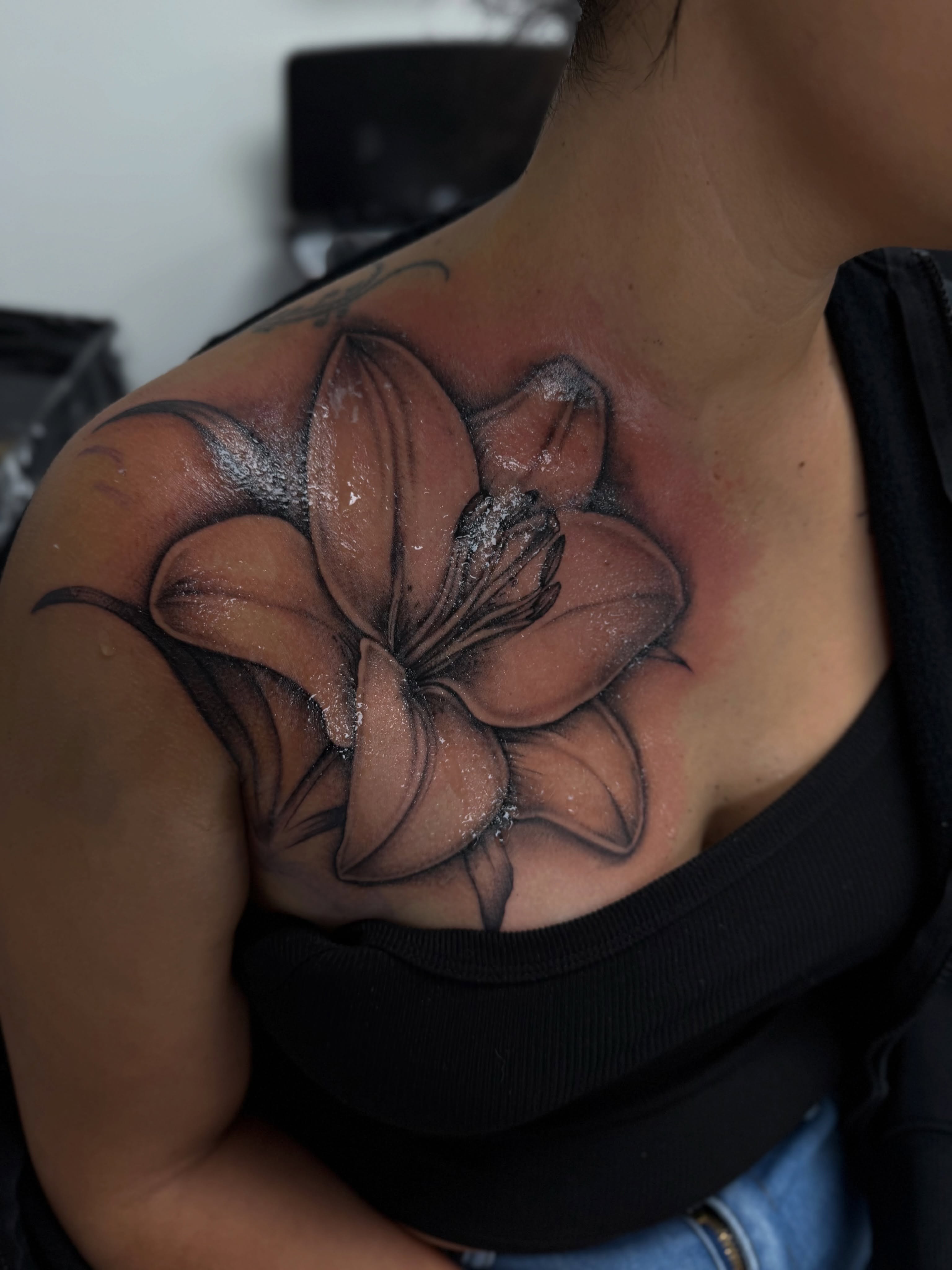 Lily realism tattoo on the shoulder by ๐ธ๐๐๐.๐ฎ๐, Los Angeles, California