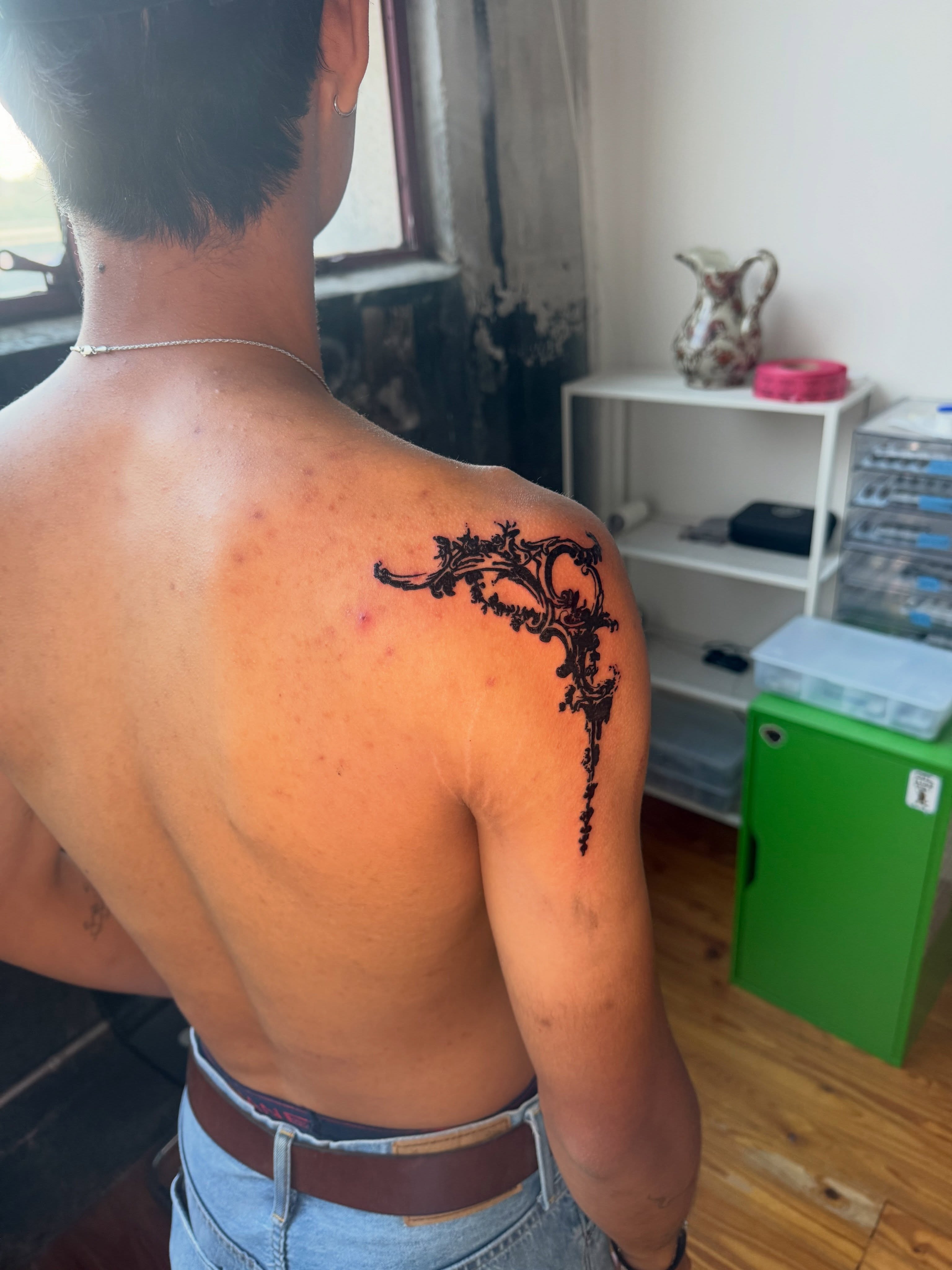 Scrollwork ornamental tattoo on the shoulder by Jose Javier