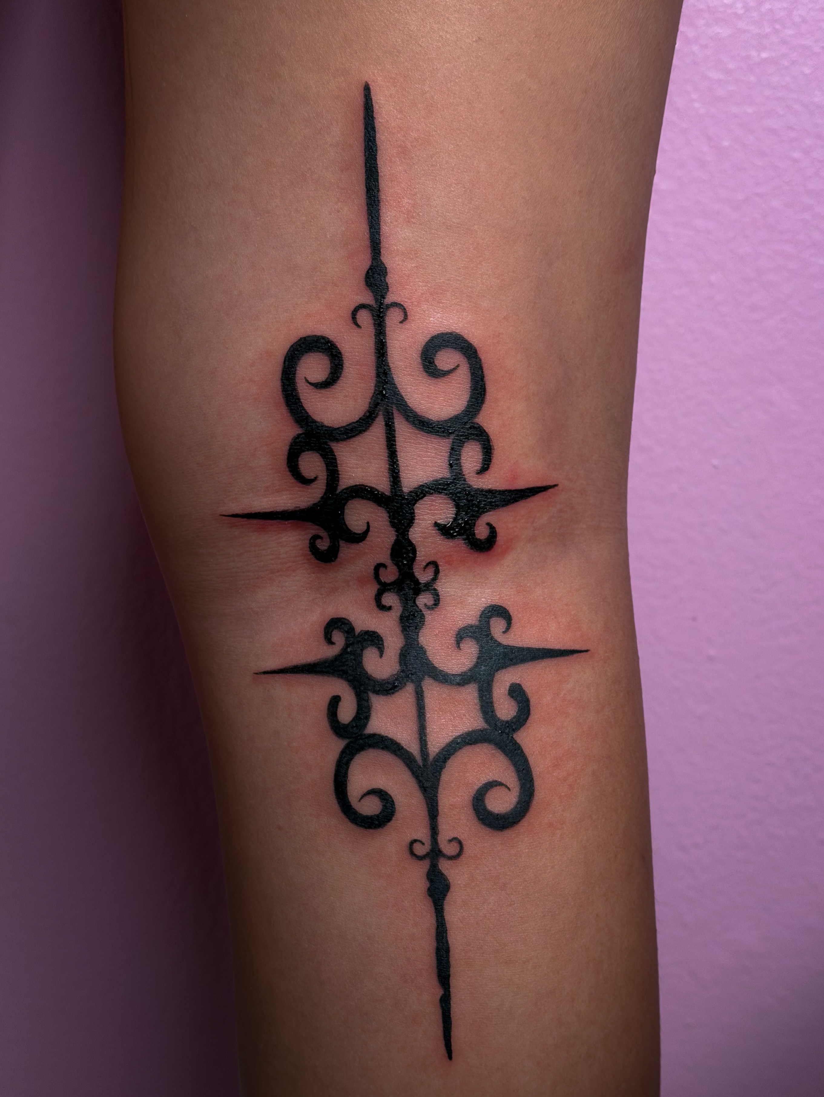Scrollwork ornamental tattoo on the forearm by Tattoo Artist X Kamm, Salt Lake City, Utah