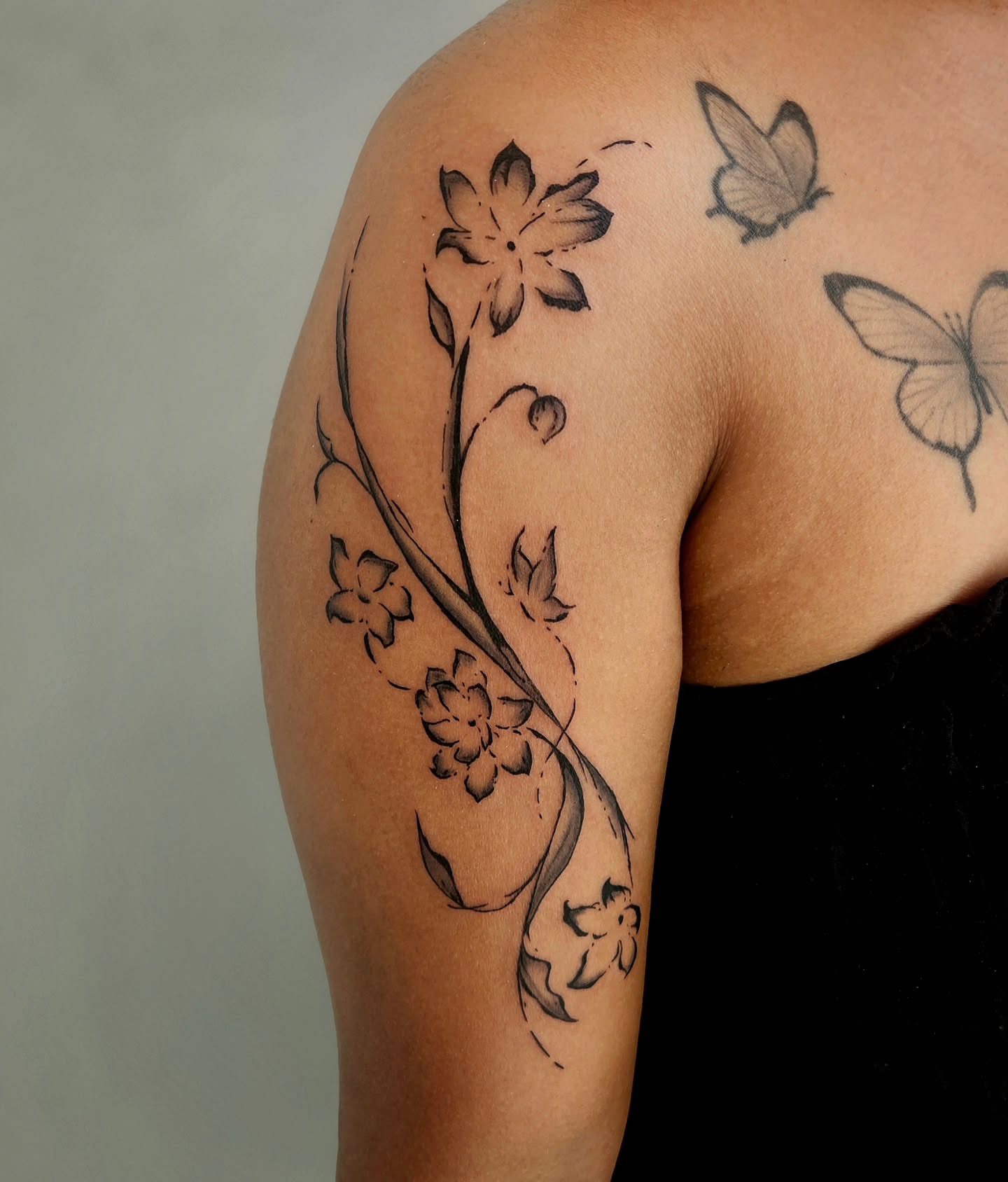 Floral vine black and grey tattoo on the shoulder by Lina ๐ป