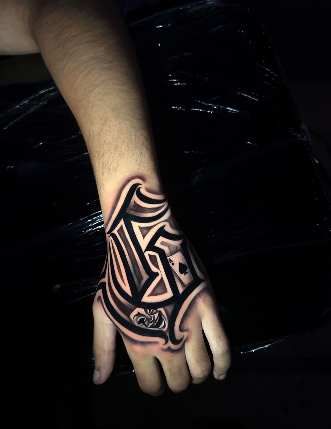 Geometric pattern geometric tattoo on the hand by Emma Sferdian🇷🇴