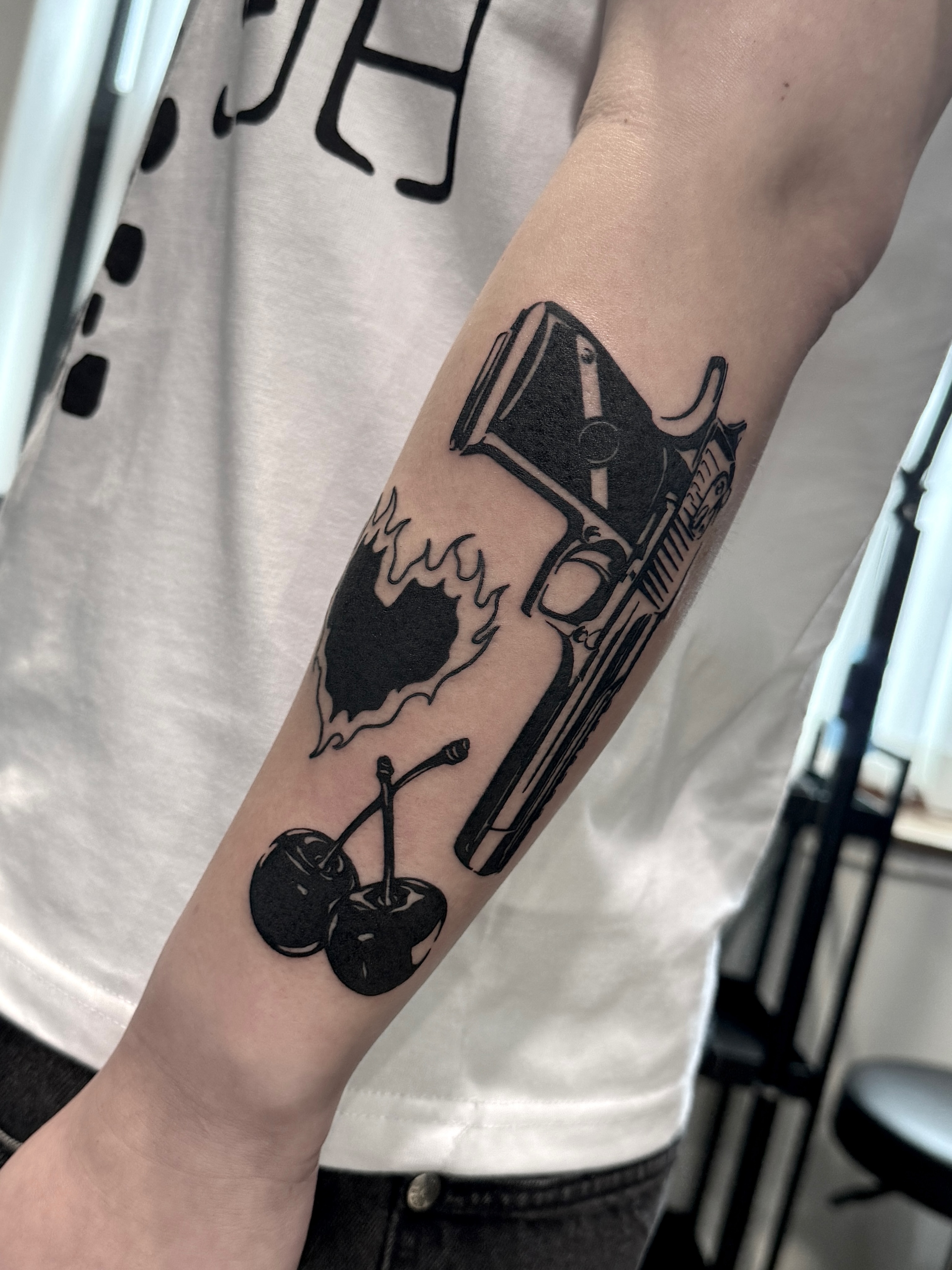 Tattoo by @roniblack_tt — black_and_grey