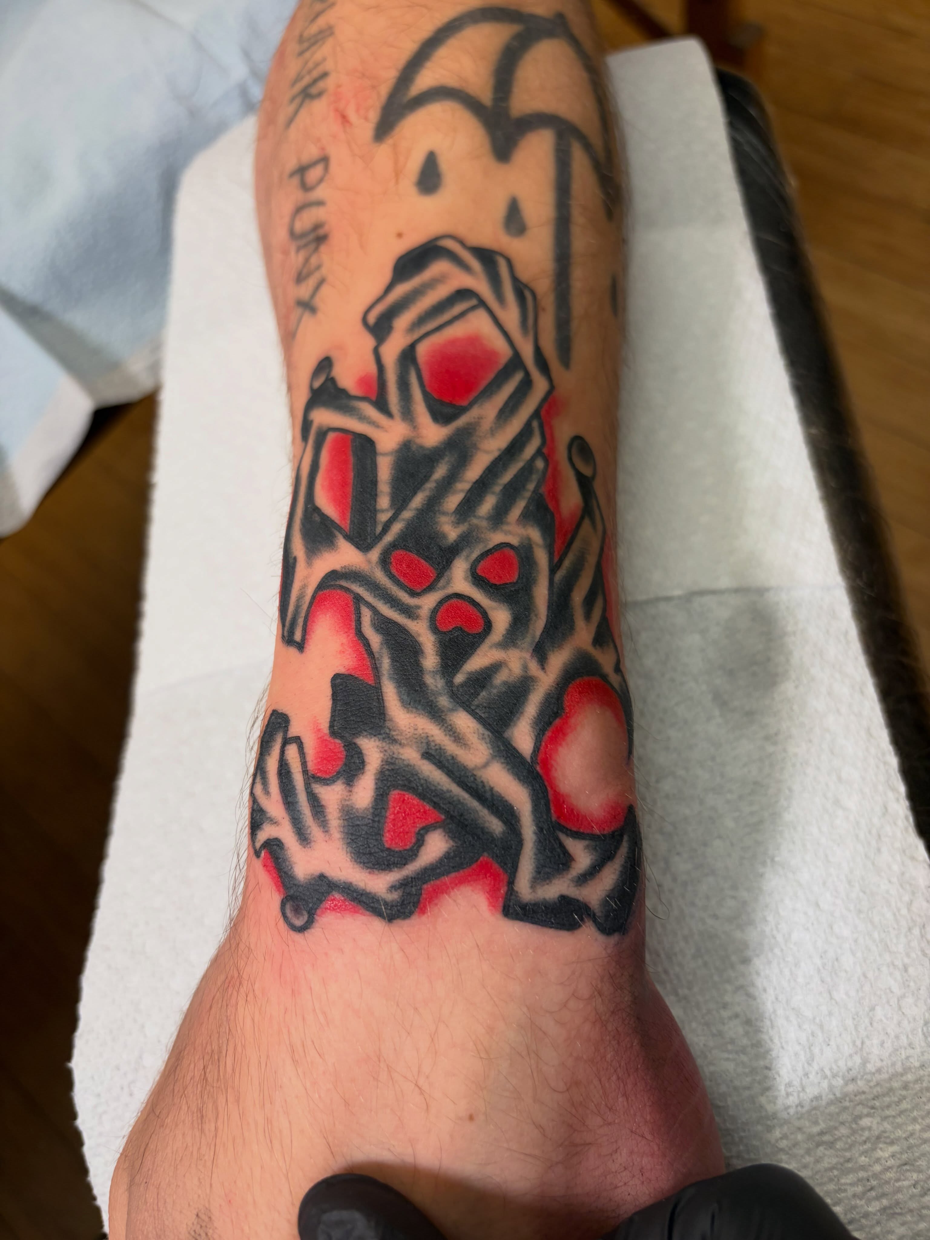 Cyborg geometric tattoo on the forearm by Nick Meerburg
