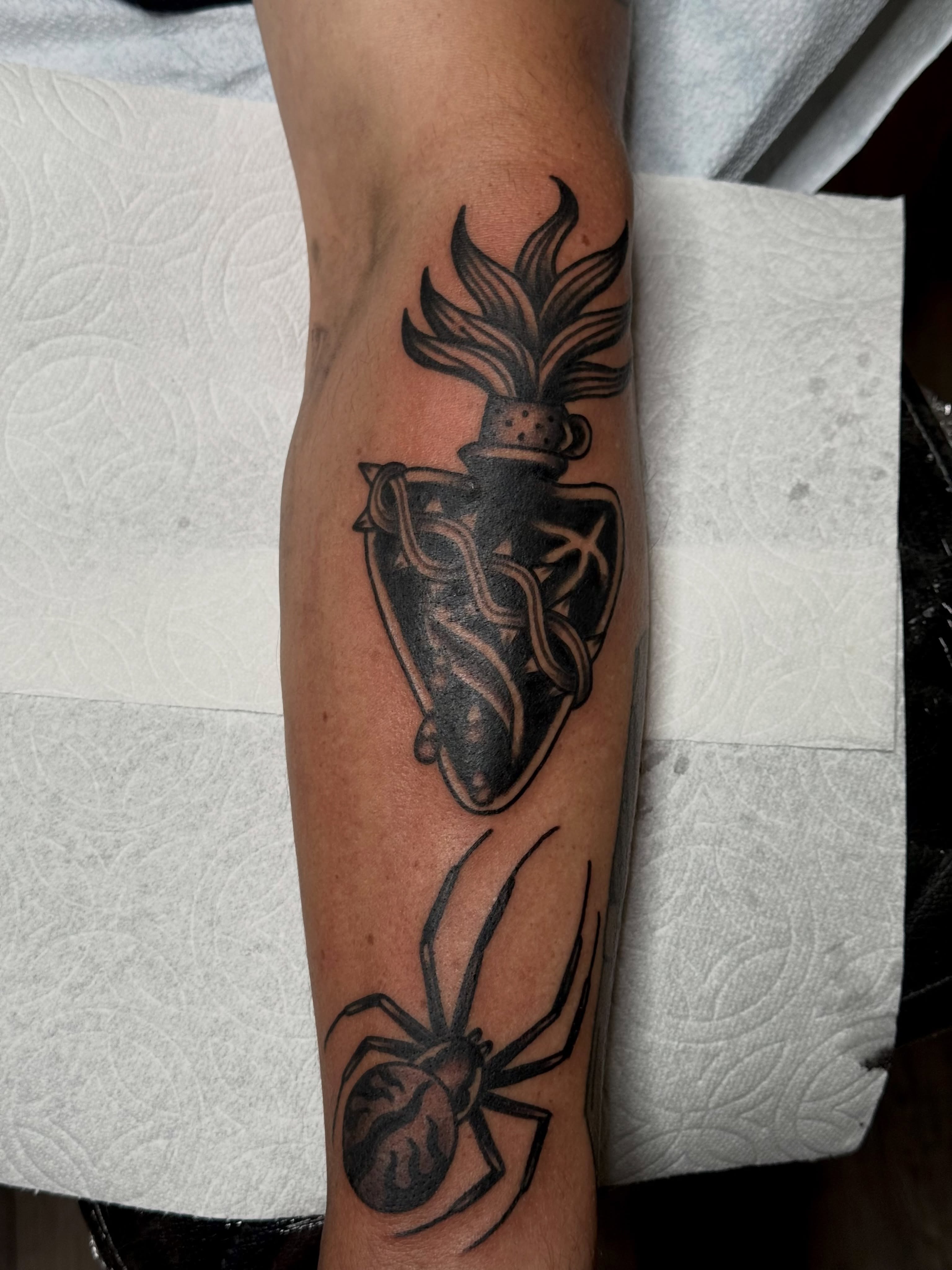 Arrow and flame black and grey tattoo on the forearm by San Diego Tattoo Artist - 𝔍𝔞𝔠𝔬𝔟 𝔓𝔞𝔫𝔦𝔞𝔤𝔲𝔞