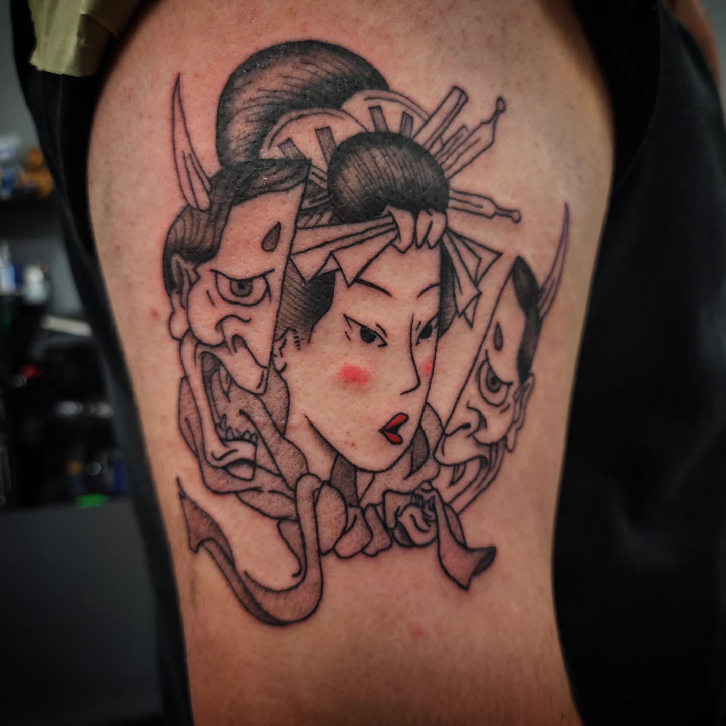 Geisha and demons japanese irezumi tattoo on the thigh by 𝕸 𝖆 𝖓 𝖔 𝖑 𝖔