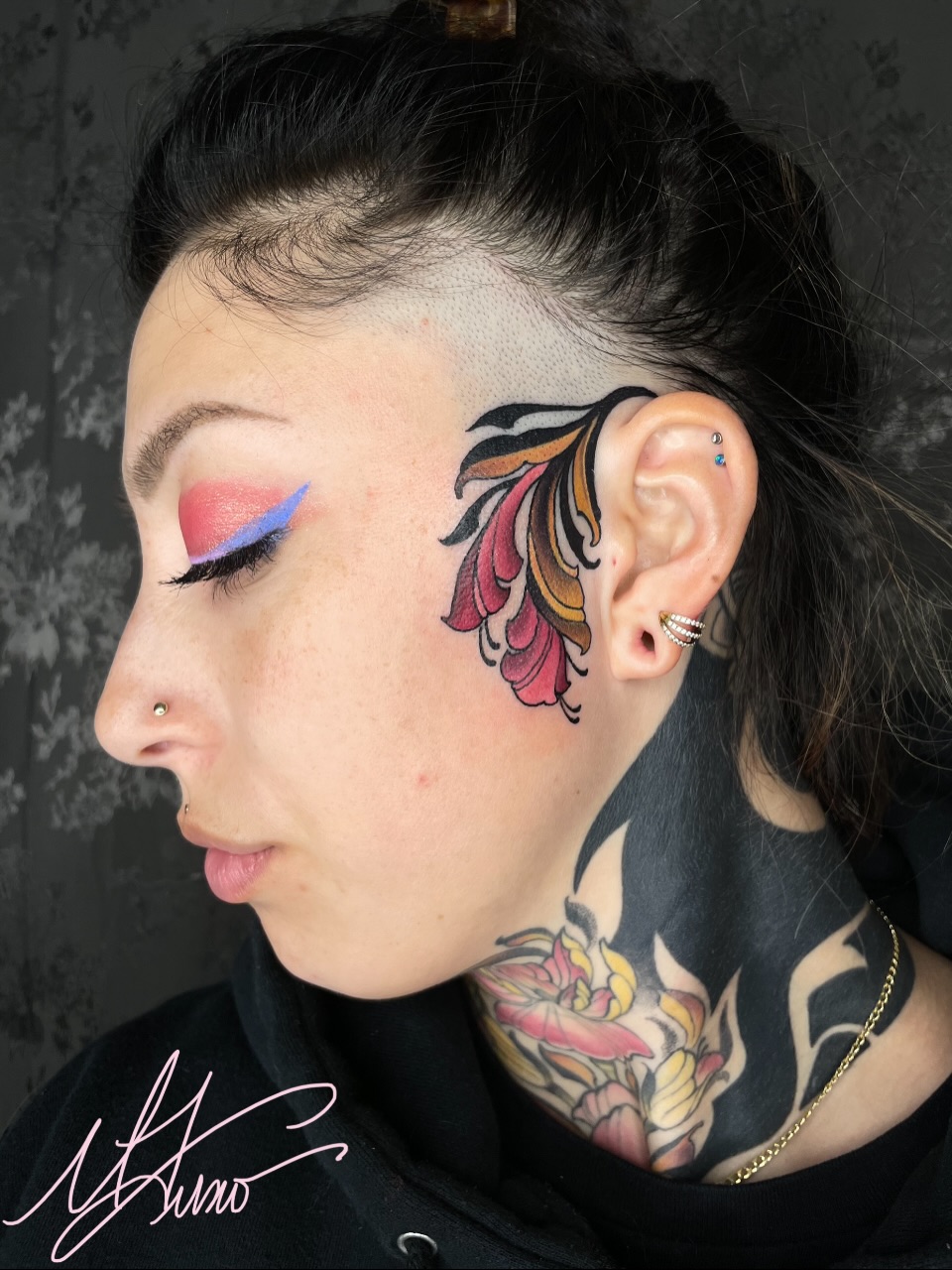 Floral design neo-traditional tattoo on the head by Melis Fusco