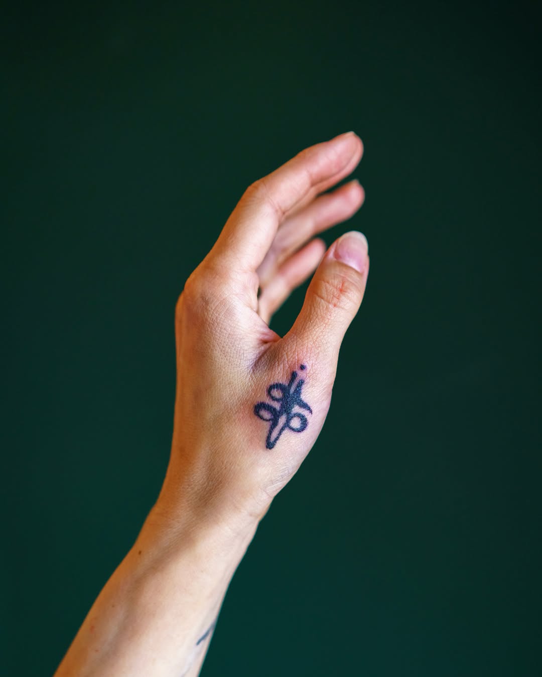 Geometric symbol geometric tattoo on the hand by 思Stacy