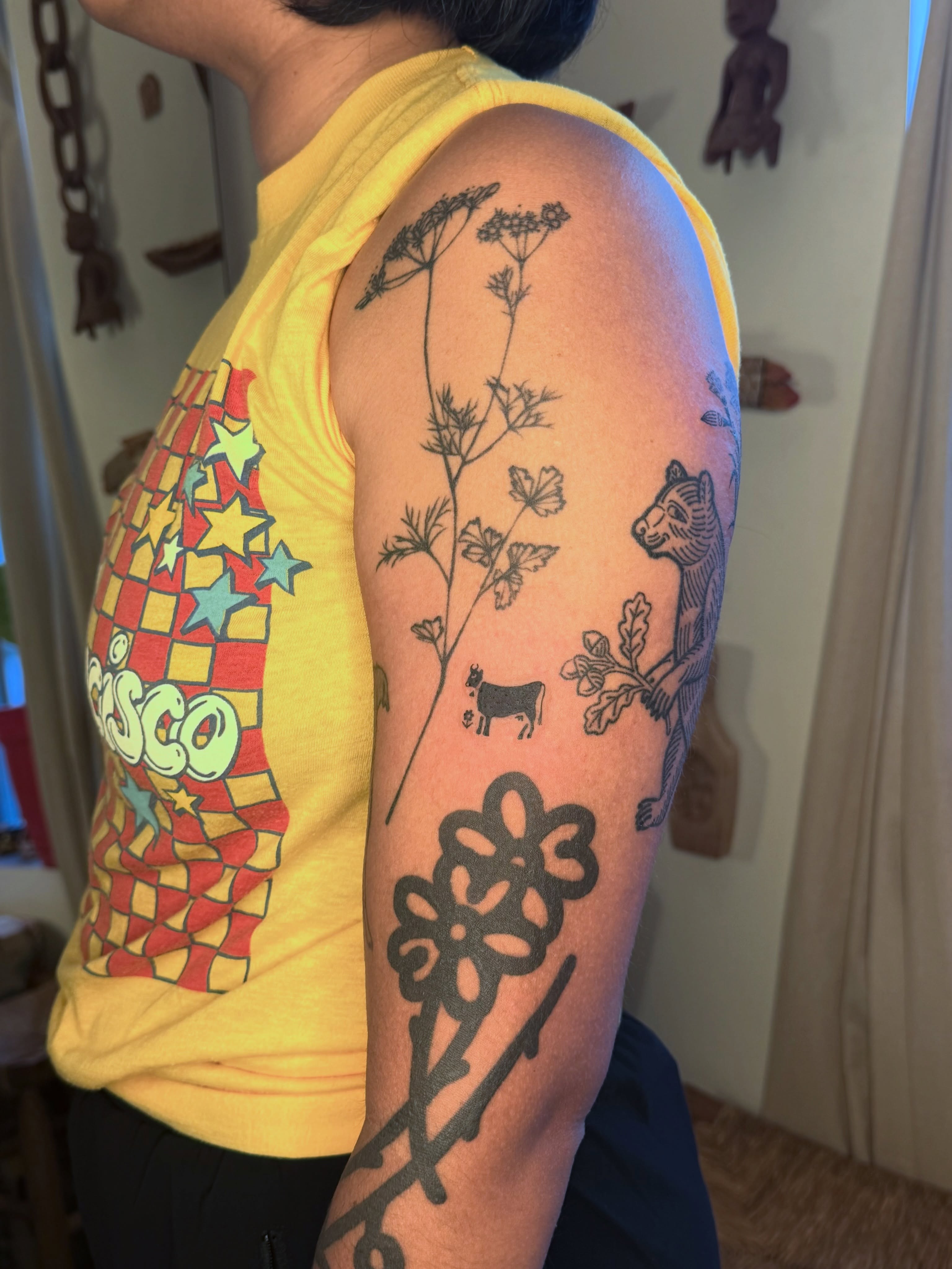 Botanical and animal motifs black and grey tattoo on the upper arm by ♤ Catherine Stengel ♤