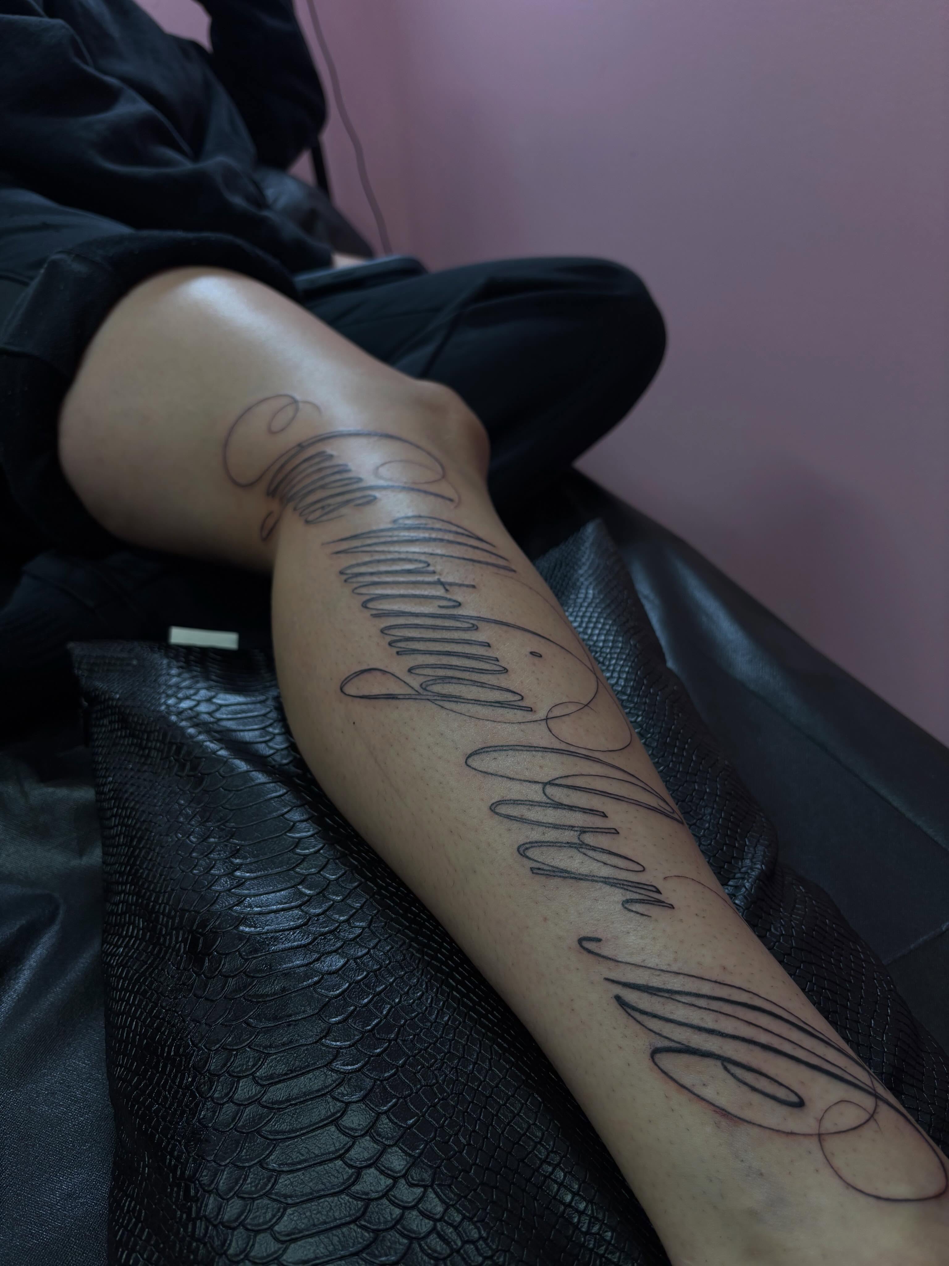 Script lettering lettering script tattoo on the leg by ★𝔗𝔞𝔱𝔱𝔬𝔬𝔰 𝔟𝔶 𝔗𝔢𝔞𝔙𝔞𝔫𝔊𝔬𝔤𝔥 ★