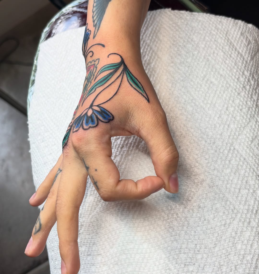 Flower American traditional tattoo on the hand by ๐ฅ Jas ๐ฅ
