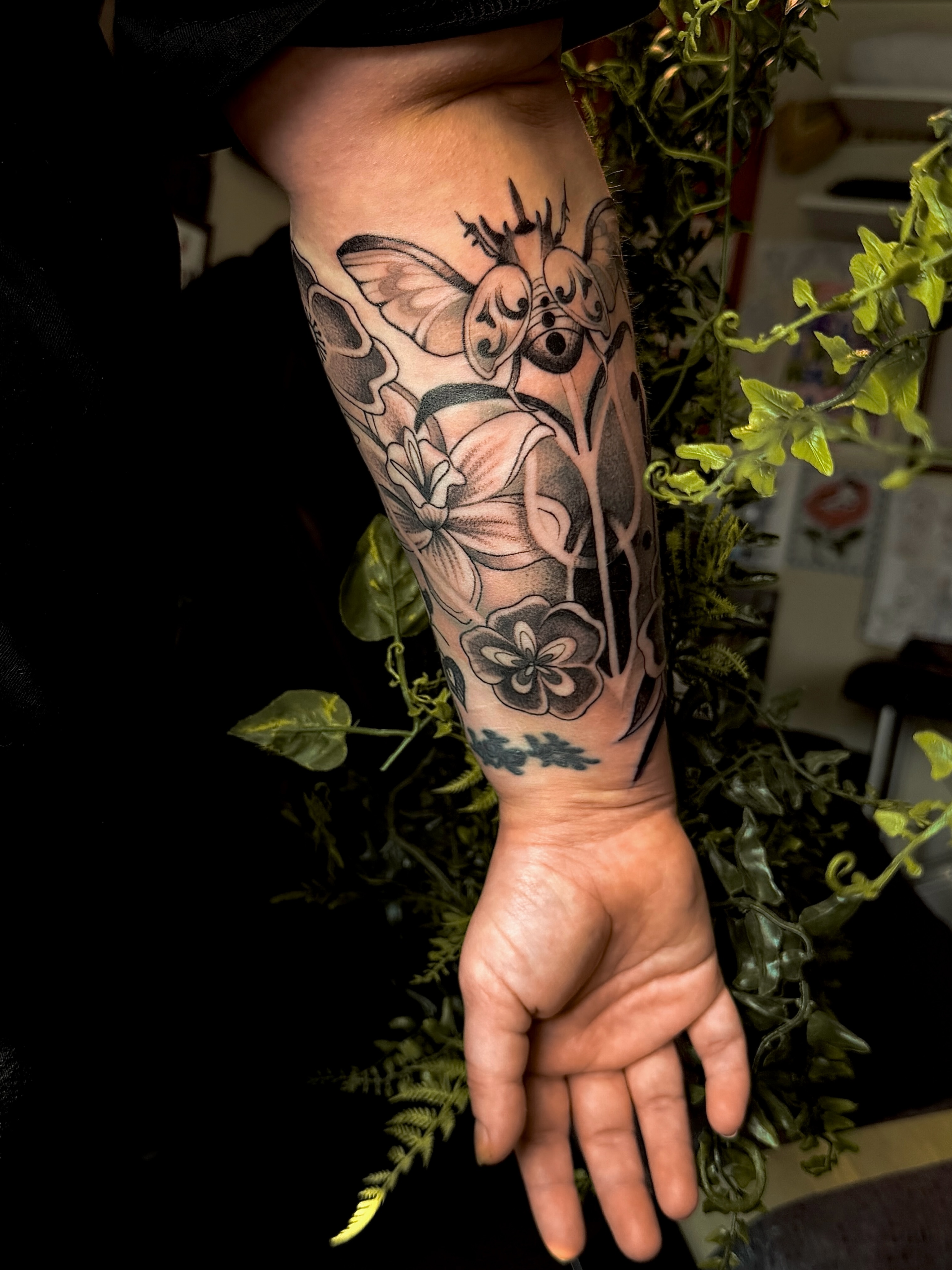 Tattoo by @derracula — black_and_grey