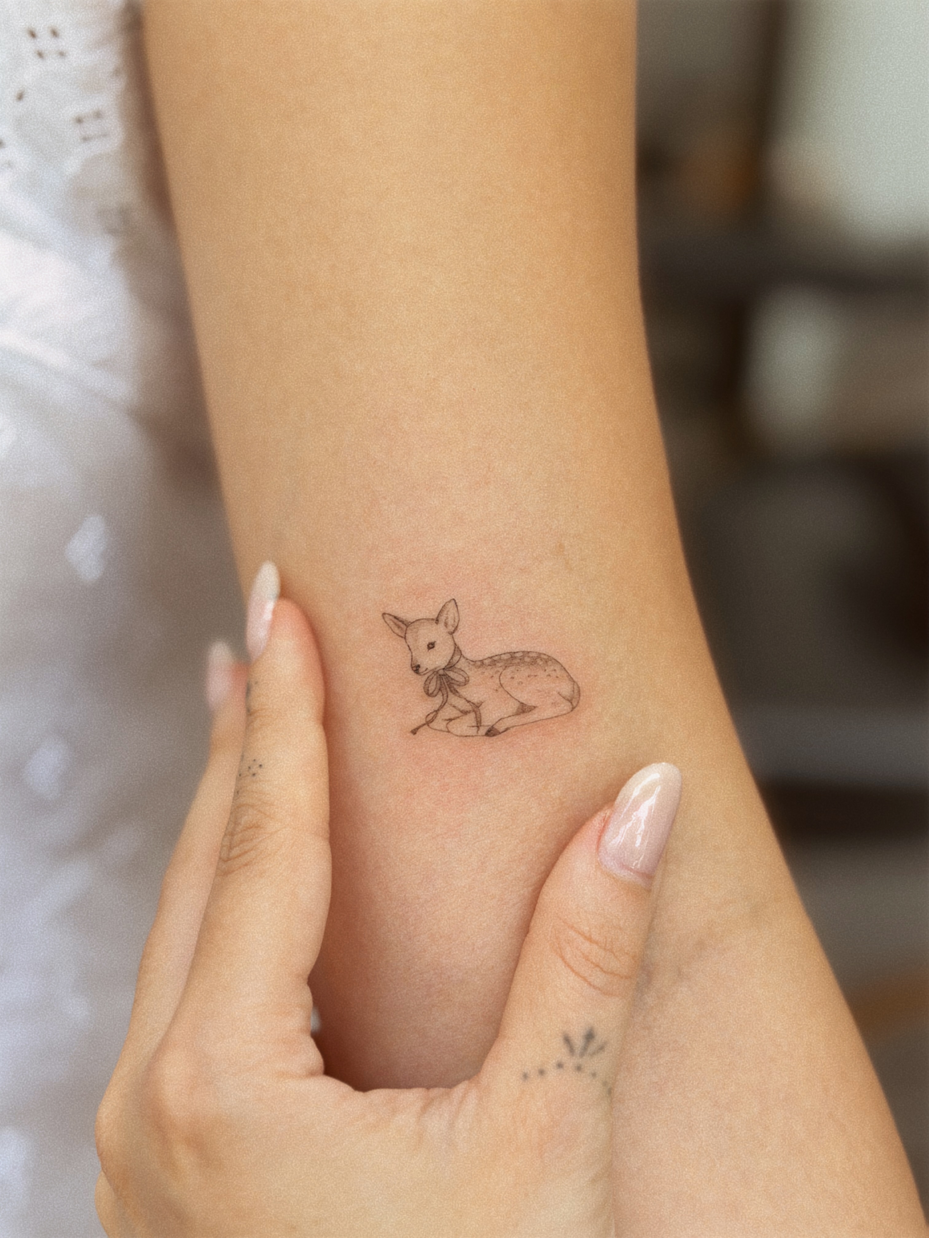 Tattoo by @yuli_tattoos β fine_line, minimalist
