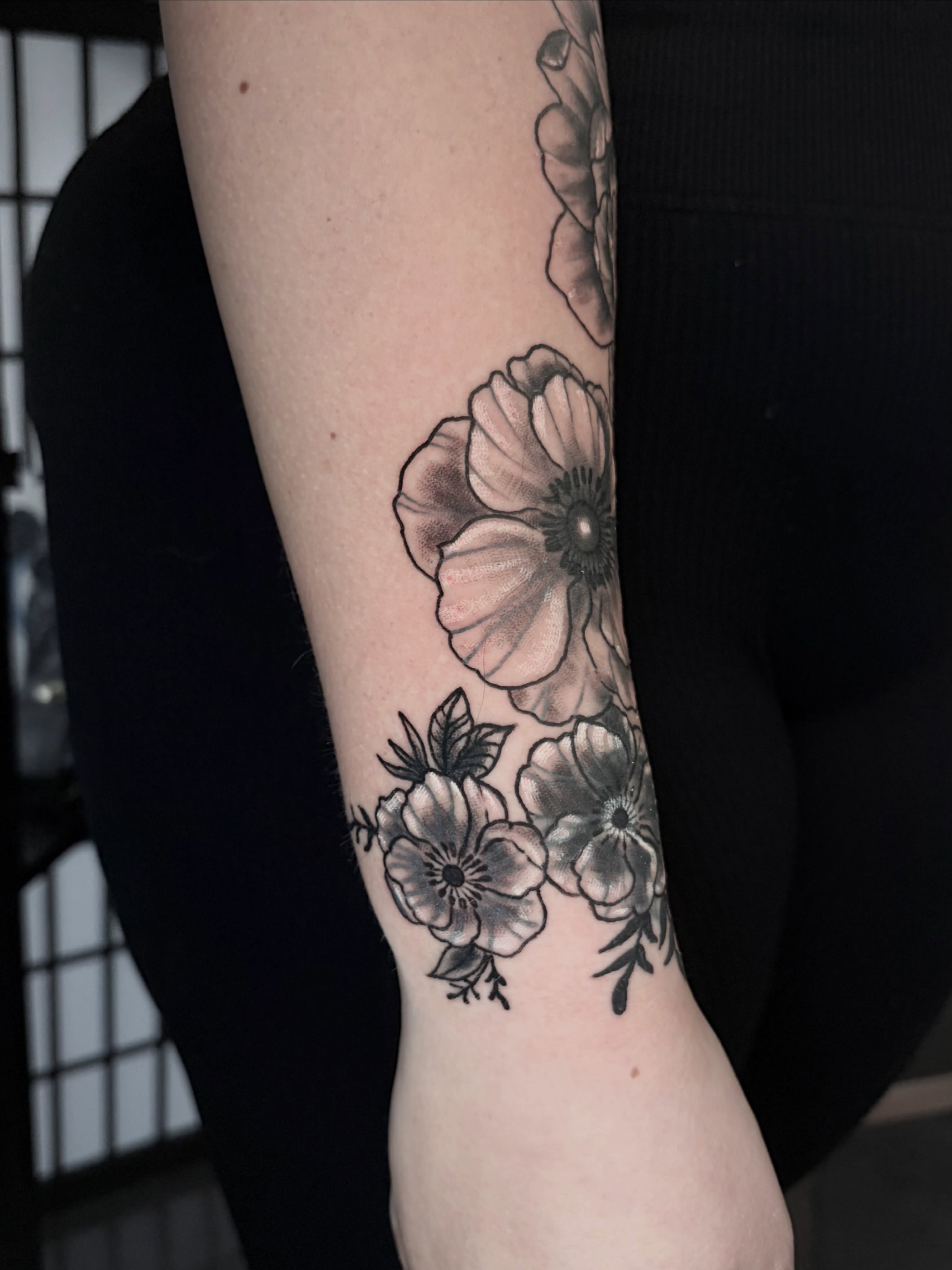 Tattoo by @carlentatooine — black_and_grey