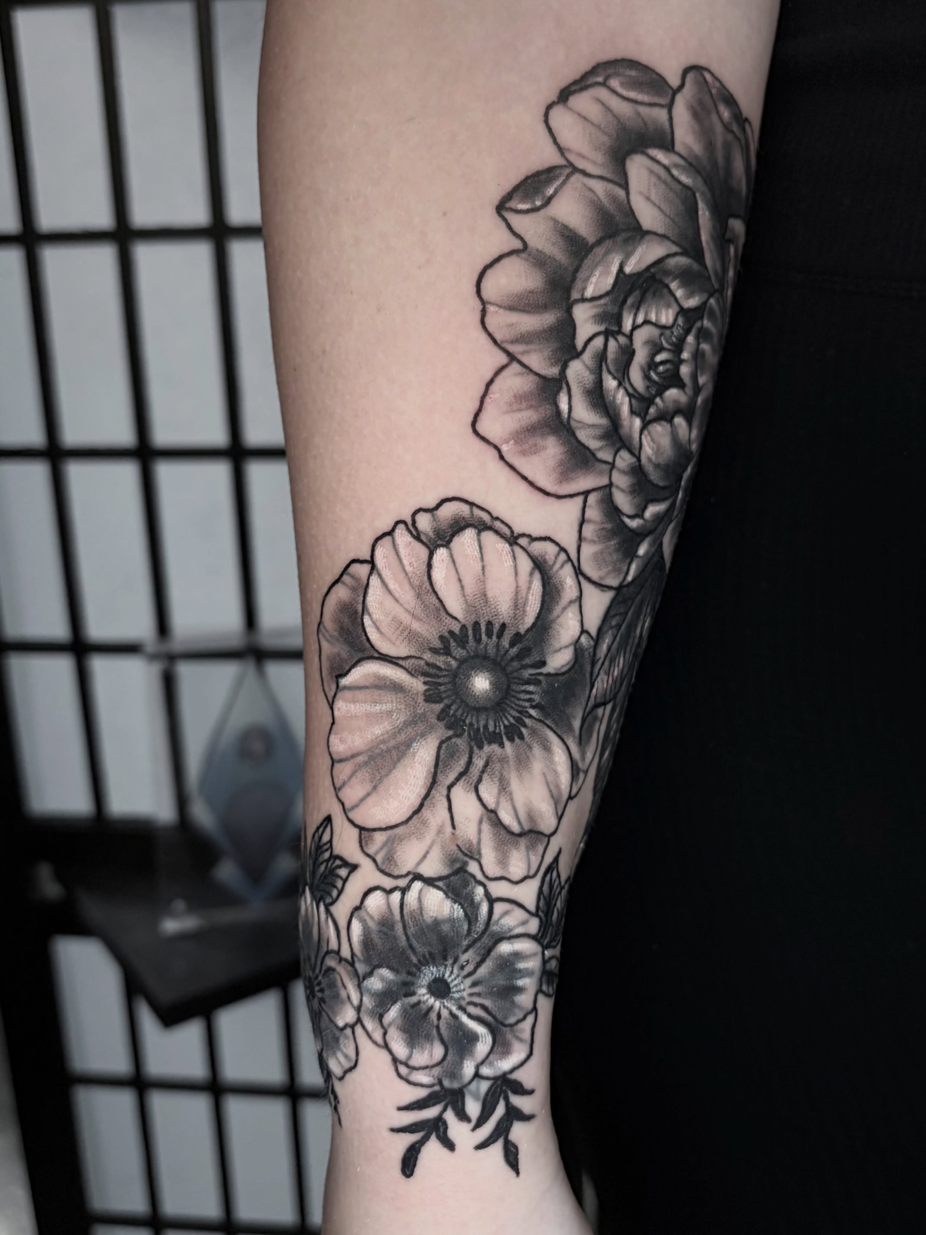 Tattoo by @carlentatooine — black_and_grey