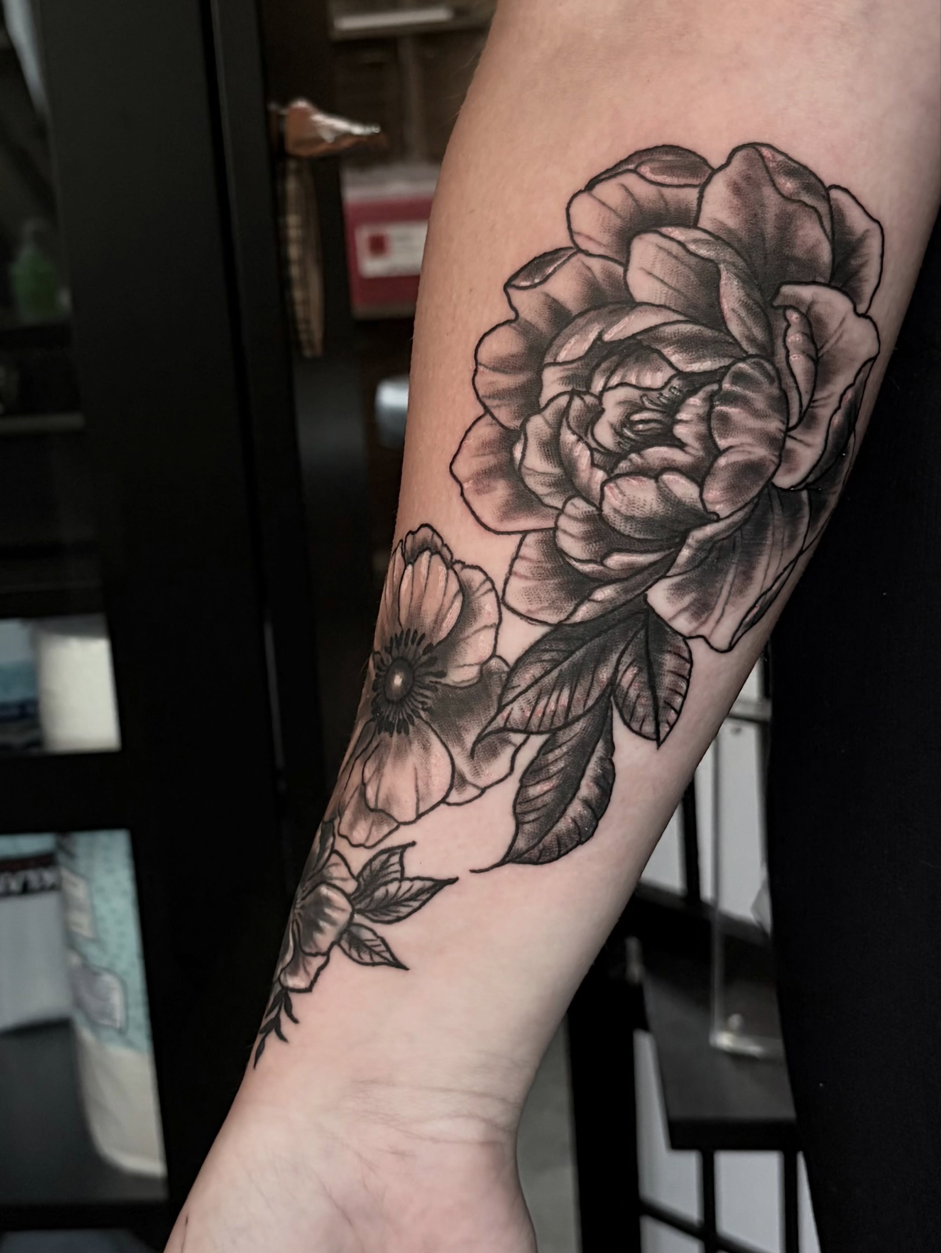 Tattoo by @carlentatooine — black_and_grey, realism