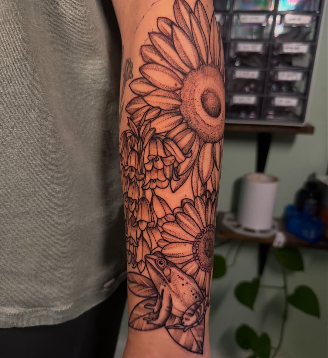 Tattoo by @lizard_aullie_tattoos — dotwork, realism