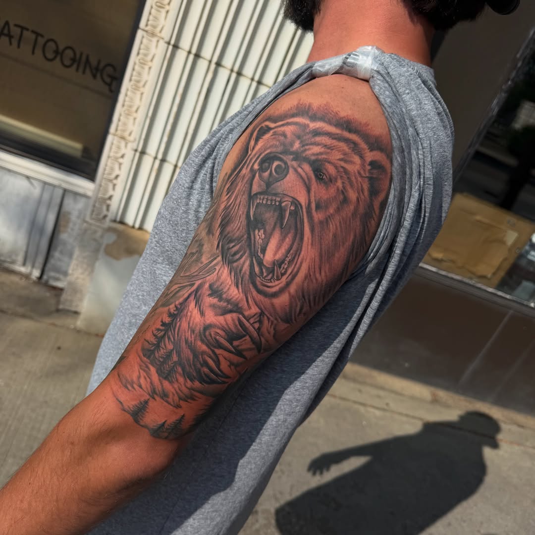 Roaring bear realism tattoo on the upper arm by Nina Nichole