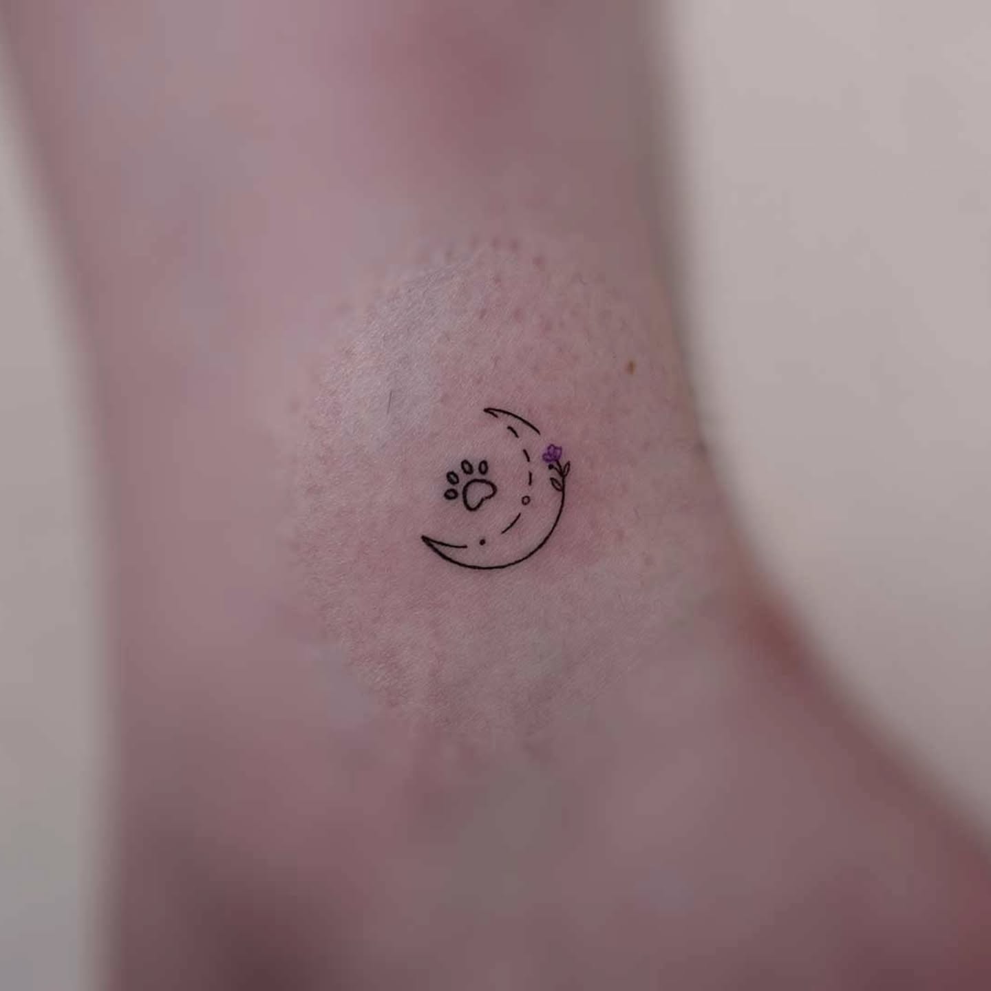 Tattoo by @gorae_tattoo — minimalist