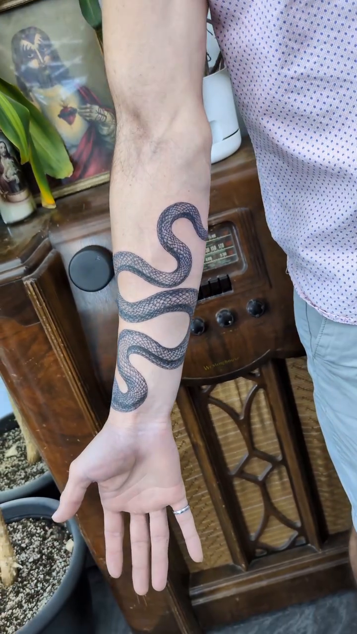 Tattoo by @alizee_tattoo — black_and_grey, realism