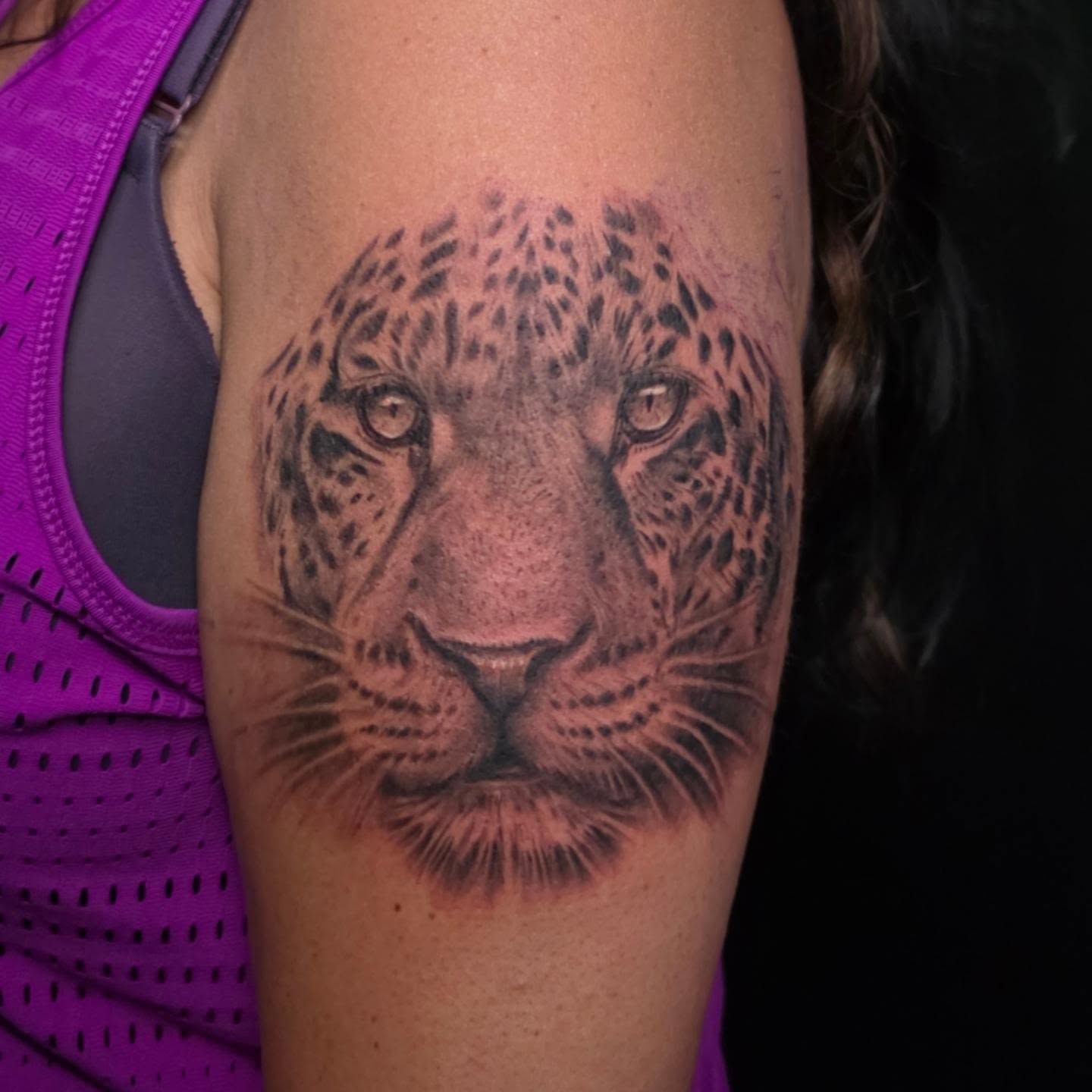 Leopard realism tattoo on the shoulder by Kosta