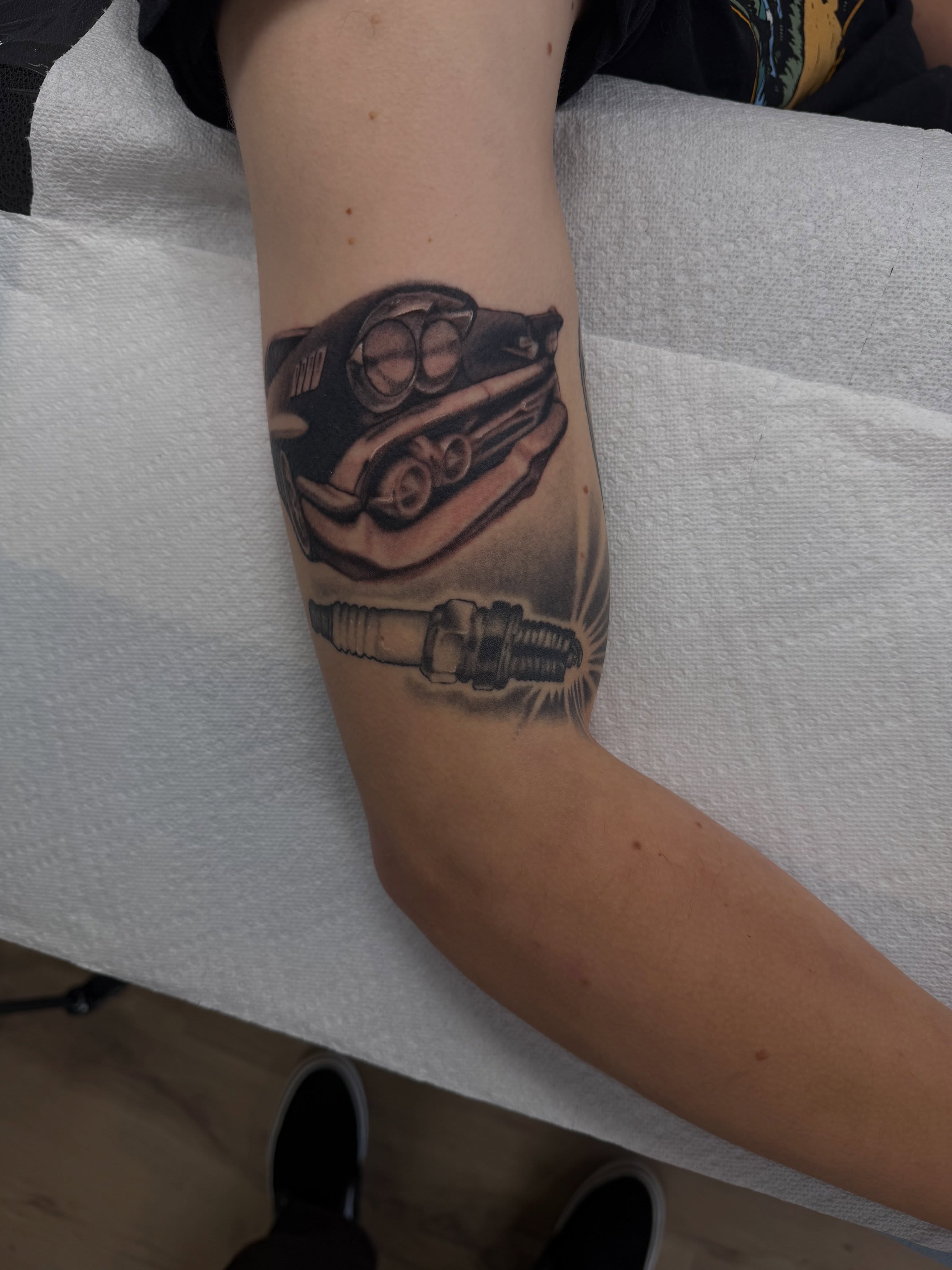 Tattoo by @afondi — black_and_grey