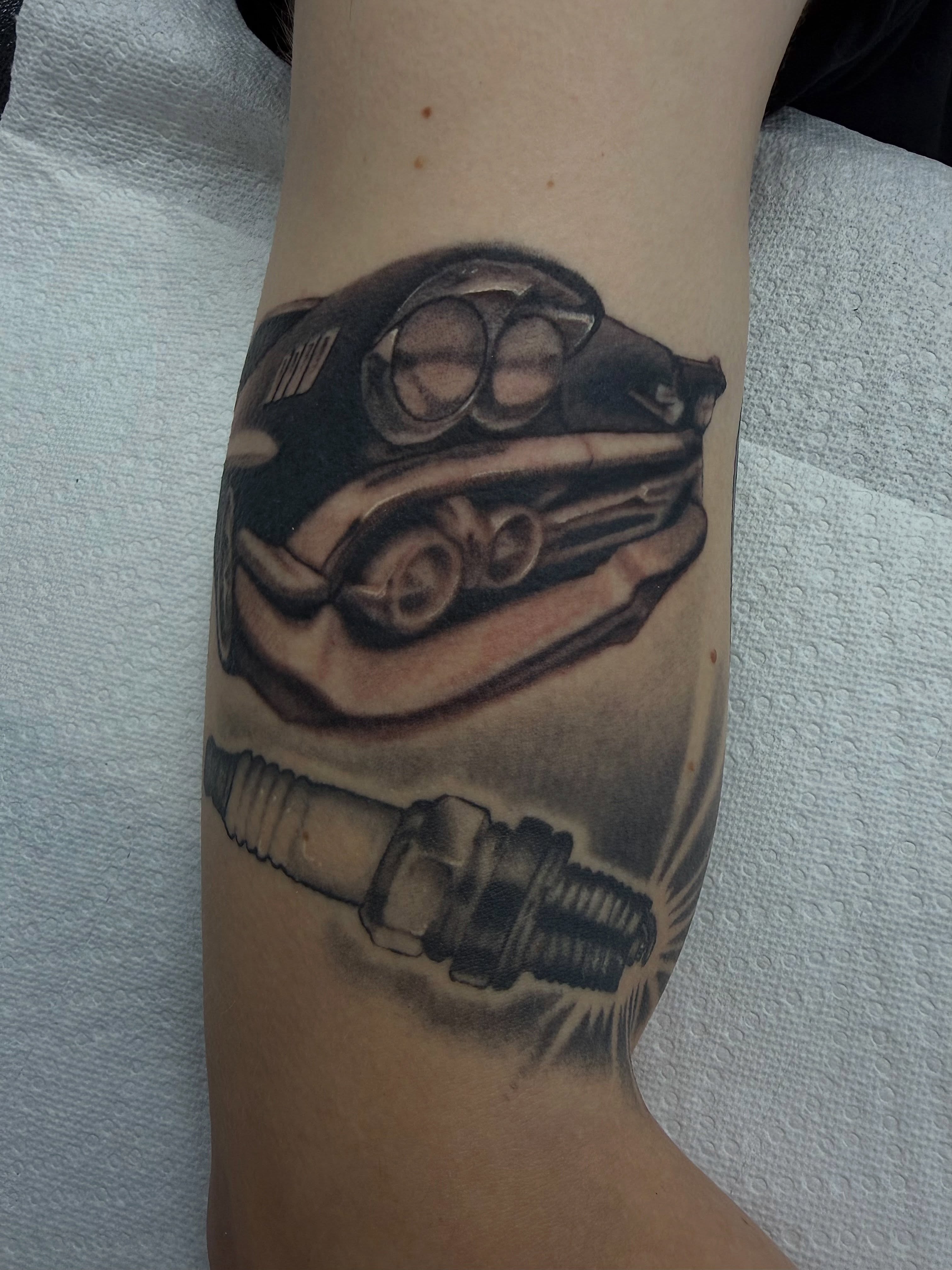 Tattoo by @afondi — black_and_grey