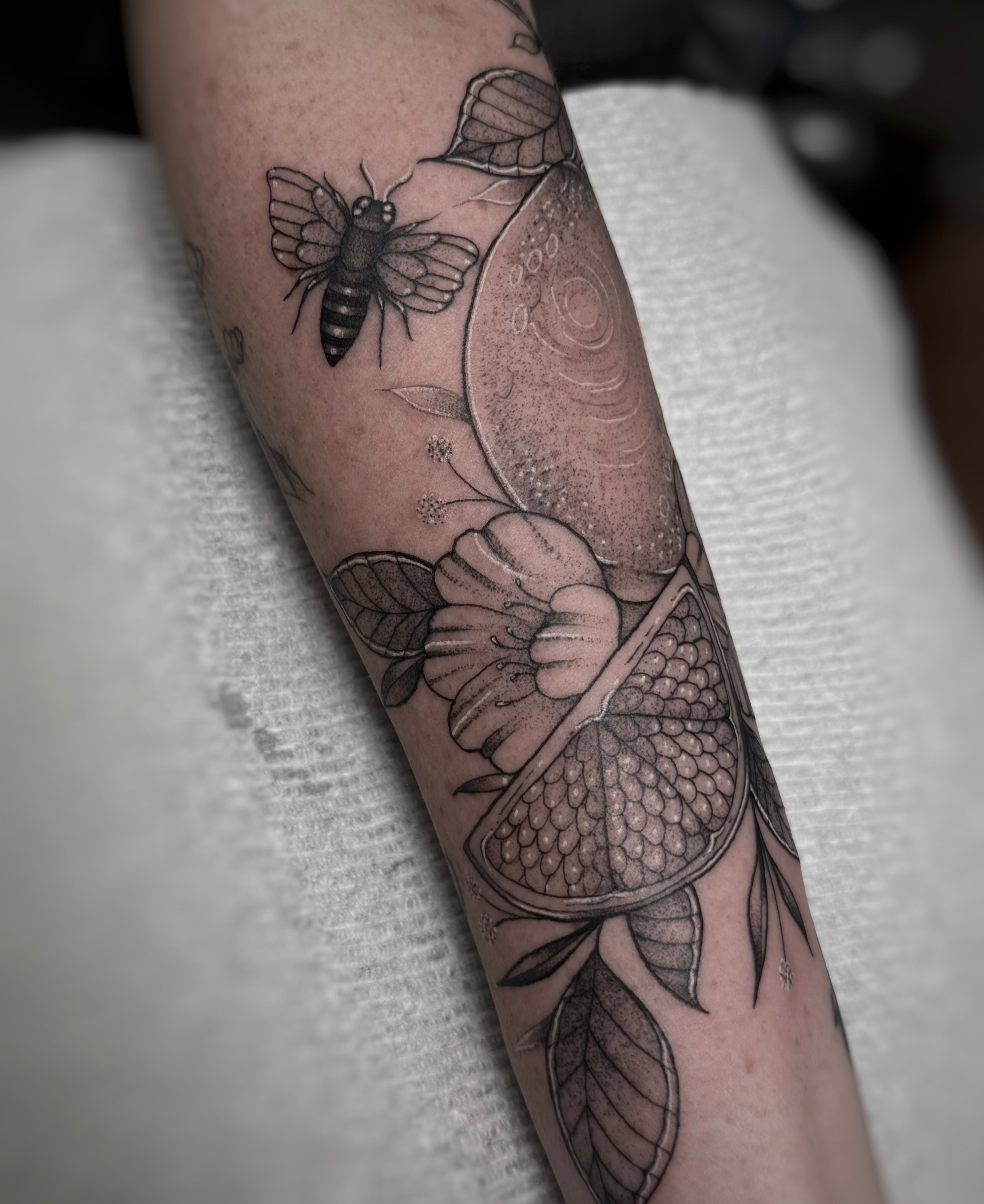 Flower and bee dotwork tattoo on the forearm by 𓍊𓋼 Joana Diane Tattoos 𓋼𓍊
